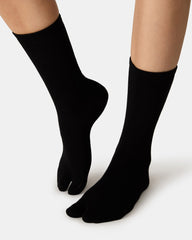 SPLIT TOE CREW SOCKS BLACK/WHITE
