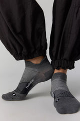 Feetures Elite Ultra-Light Tab Socks