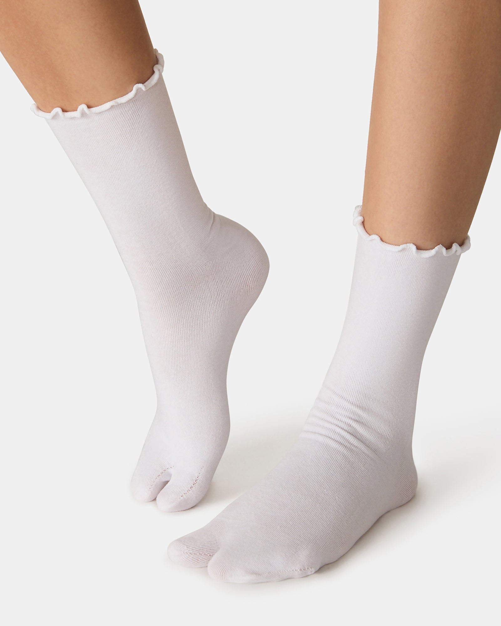 RIBBED SPLIT TOE SOCKS WHITE/BLACK