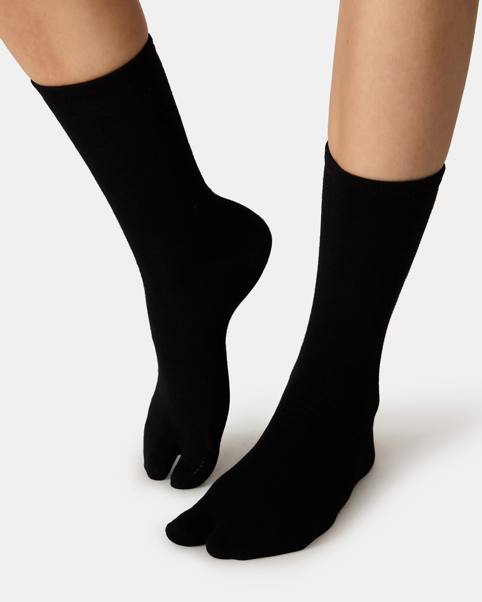 SPLIT TOE CREW SOCKS BLACK/WHITE