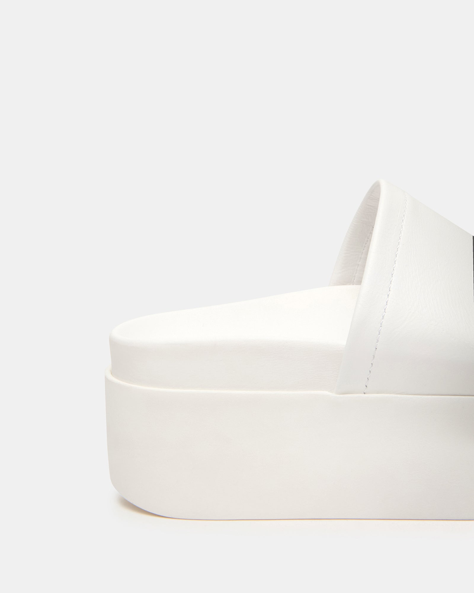 ARWEN WHITE LEATHER