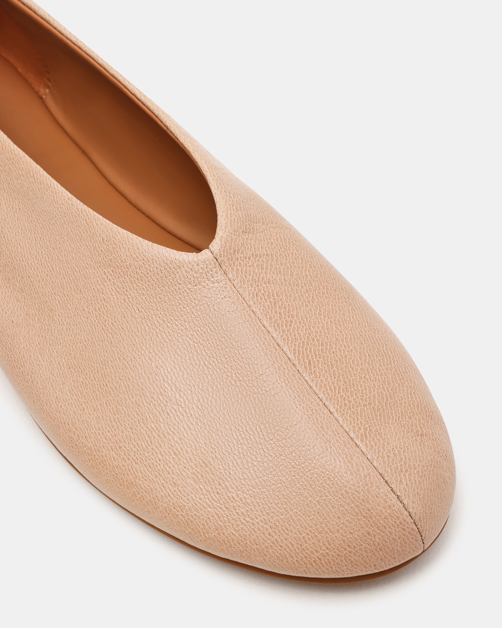 CYNTRA NATURAL LEATHER