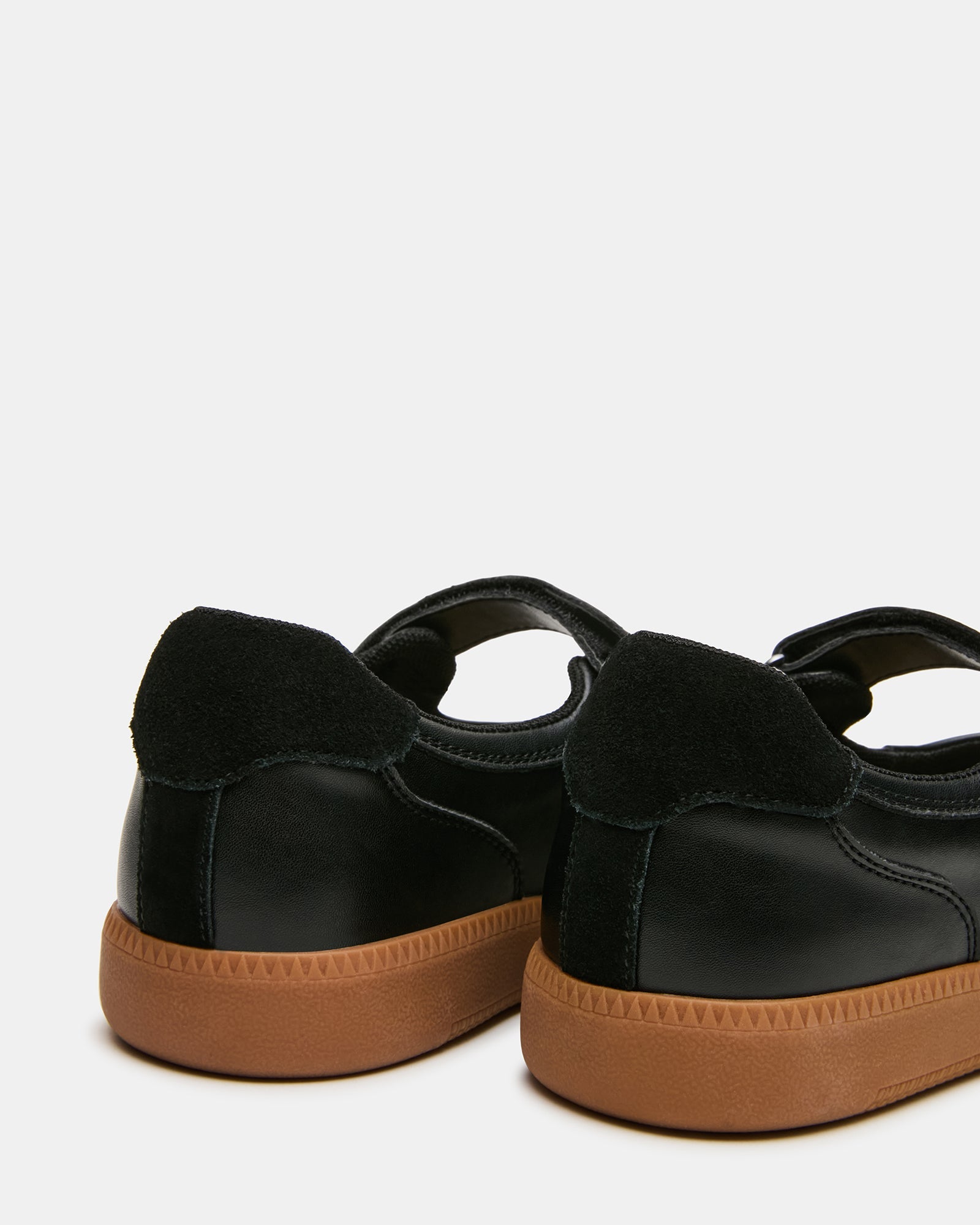 MOVEMENT BLACK