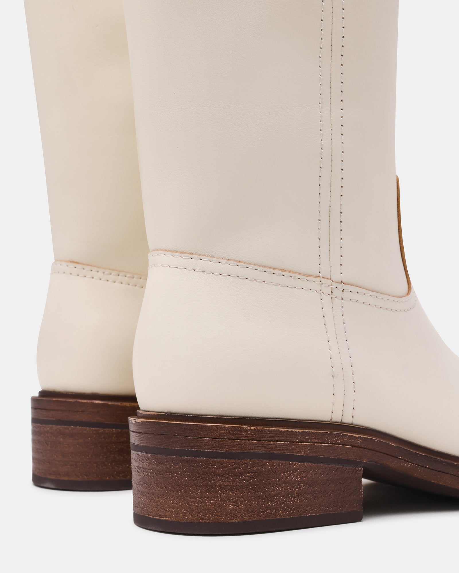 STRAY WHITE LEATHER
