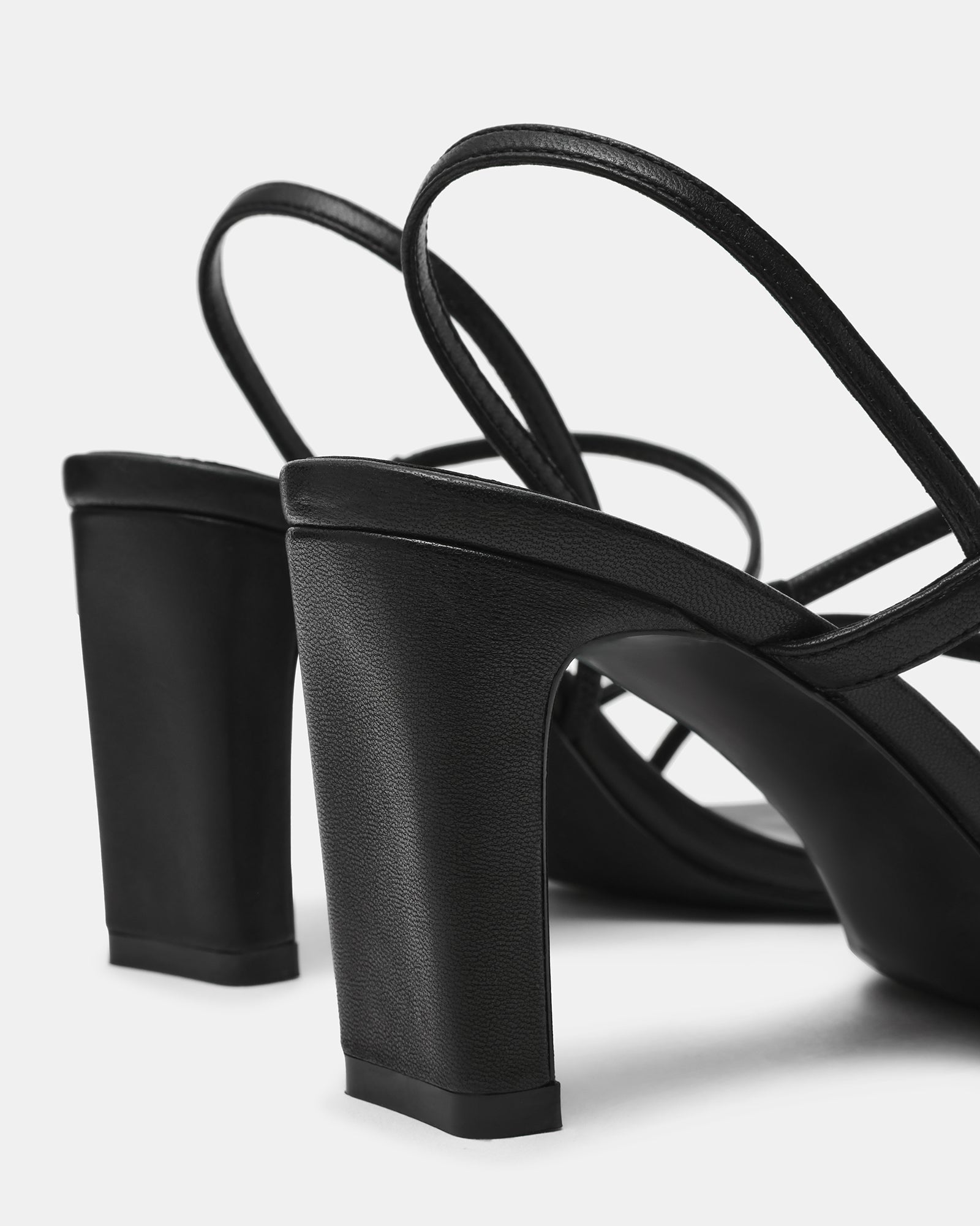 VINETIA BLACK LEATHER