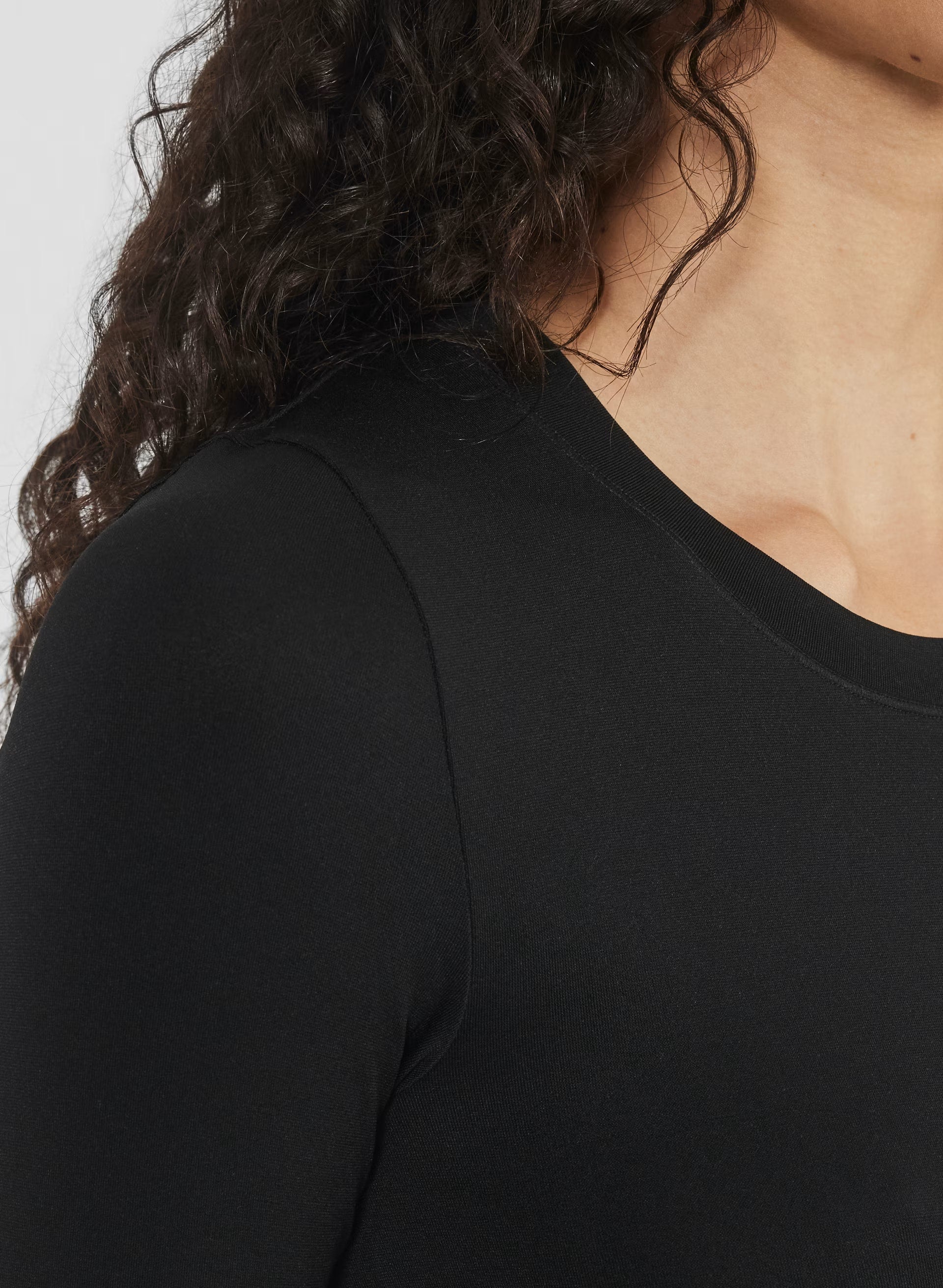 Smooth Seamless Willow Hip Longsleeve - BLACK