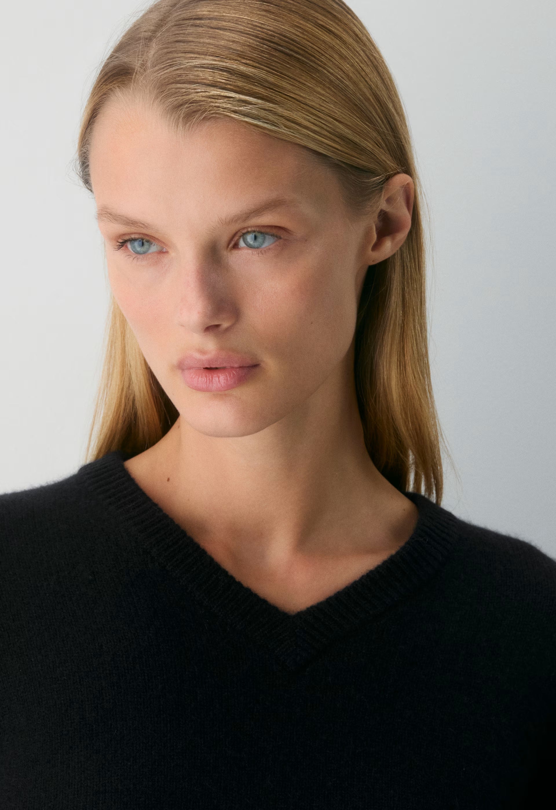 Essential Cashmere Context Sweater - BLACK