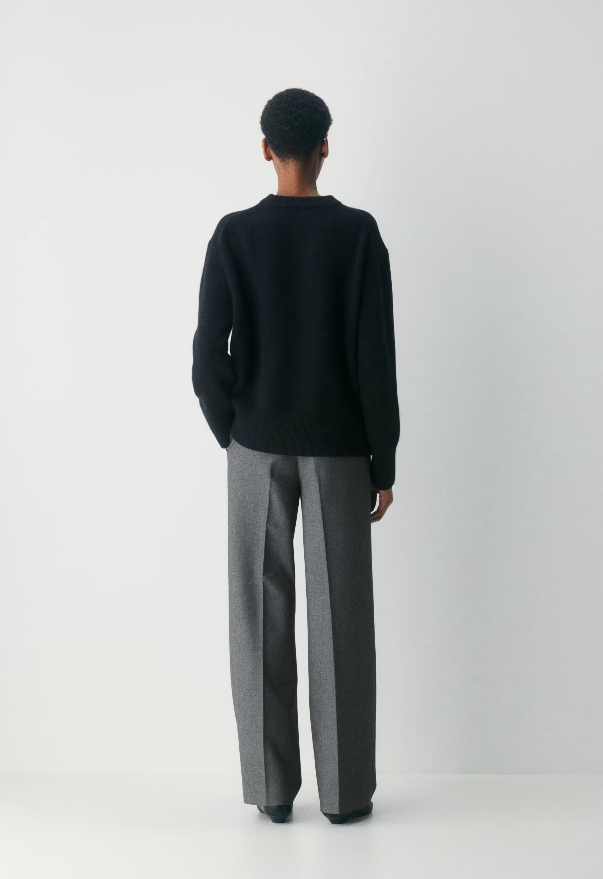 Plush Cashmere Compile Sweater - BLACK