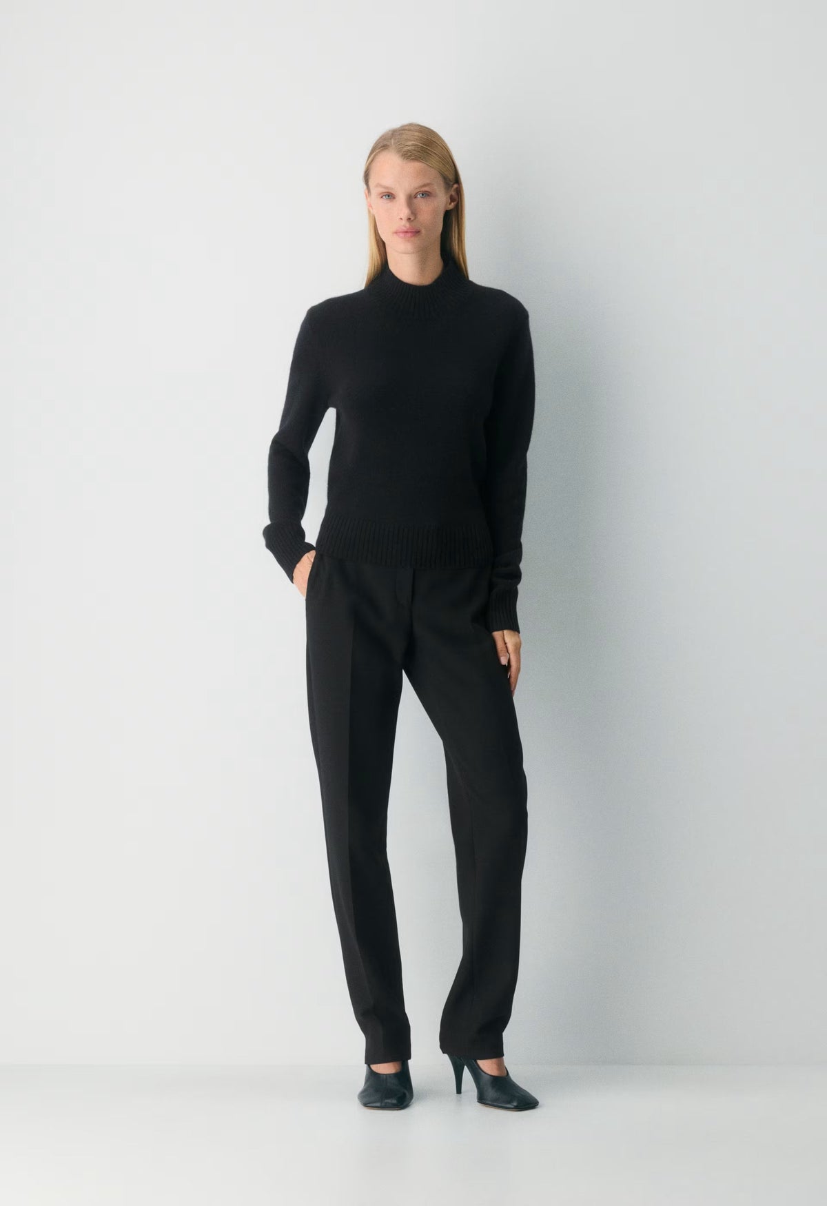 Essential Cashmere Folio Mockneck - BLACK