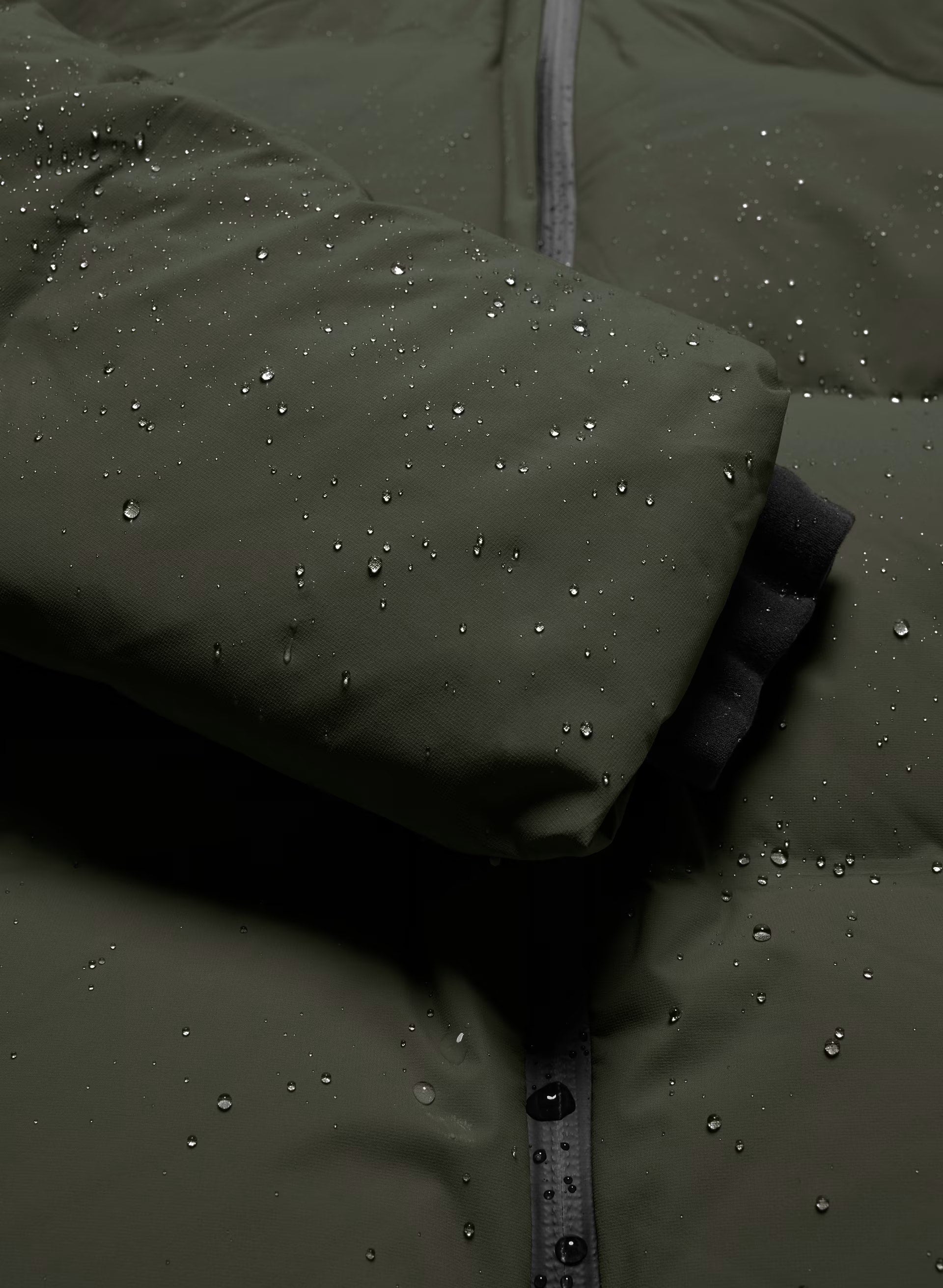 The Super Puff₂O™ Shorty - Rainstop™ - FLINT GREEN