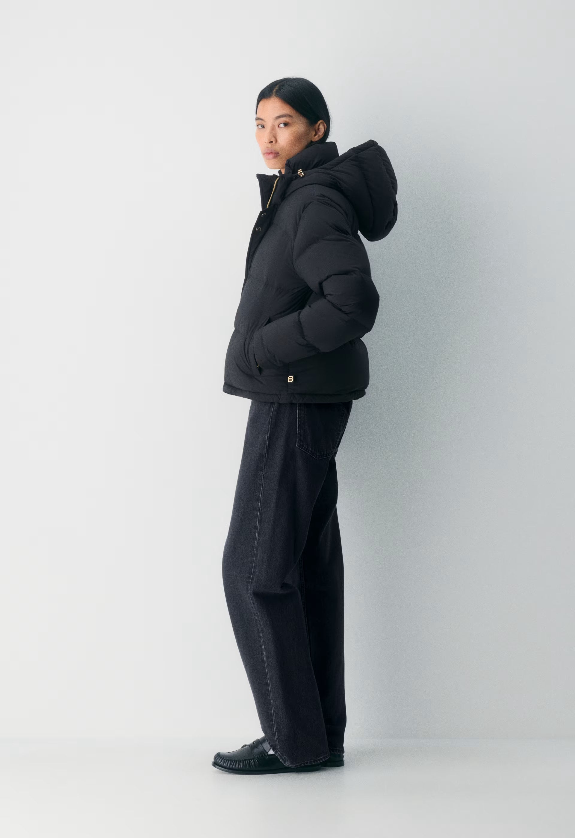 The Super Puff™ Shorty - cliMATTE™ - BLACK/SHINY GOLD