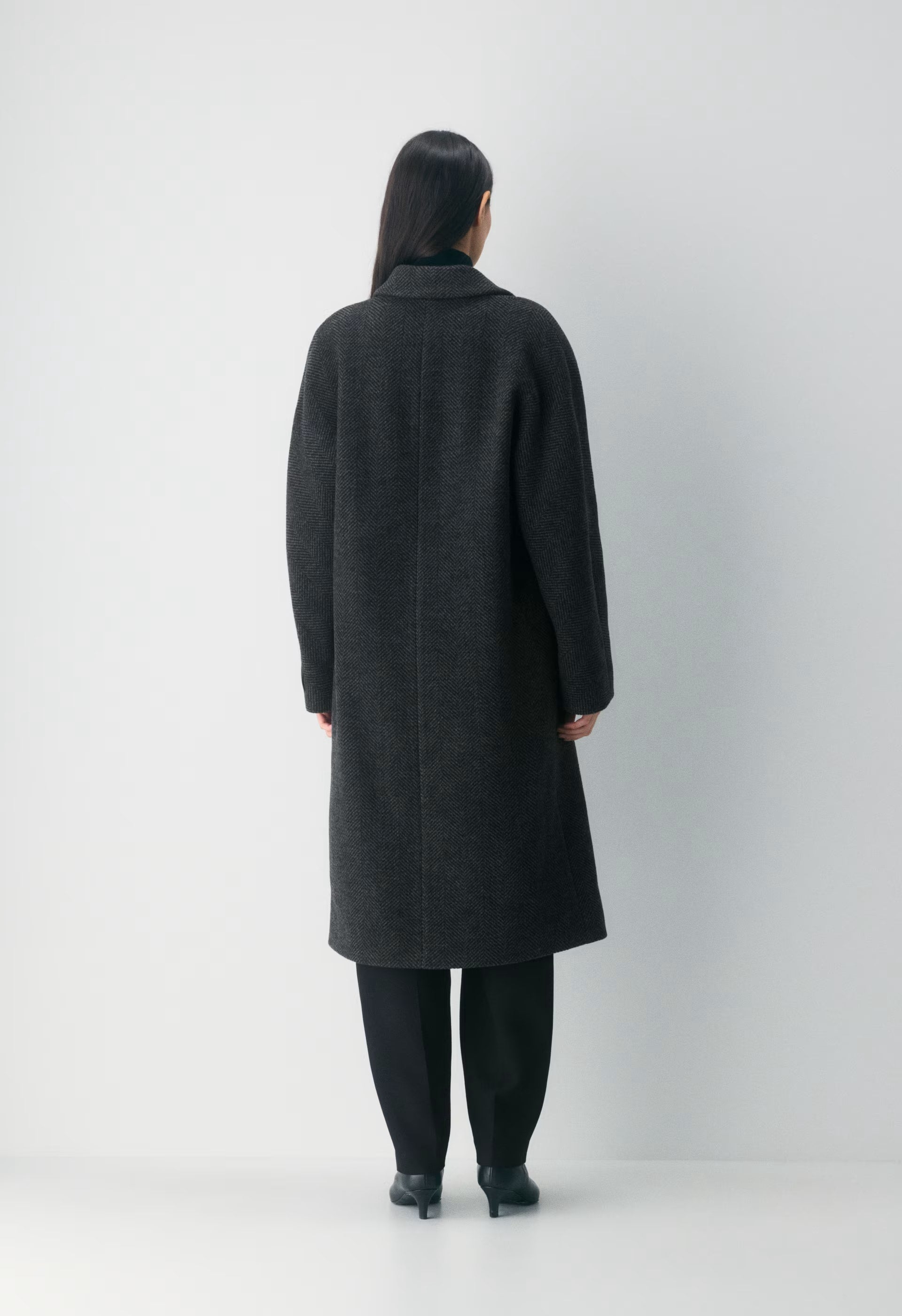 The Slouch™ Coat - Soft Wool Cashmere - HERRINGBN BLACK/GREY