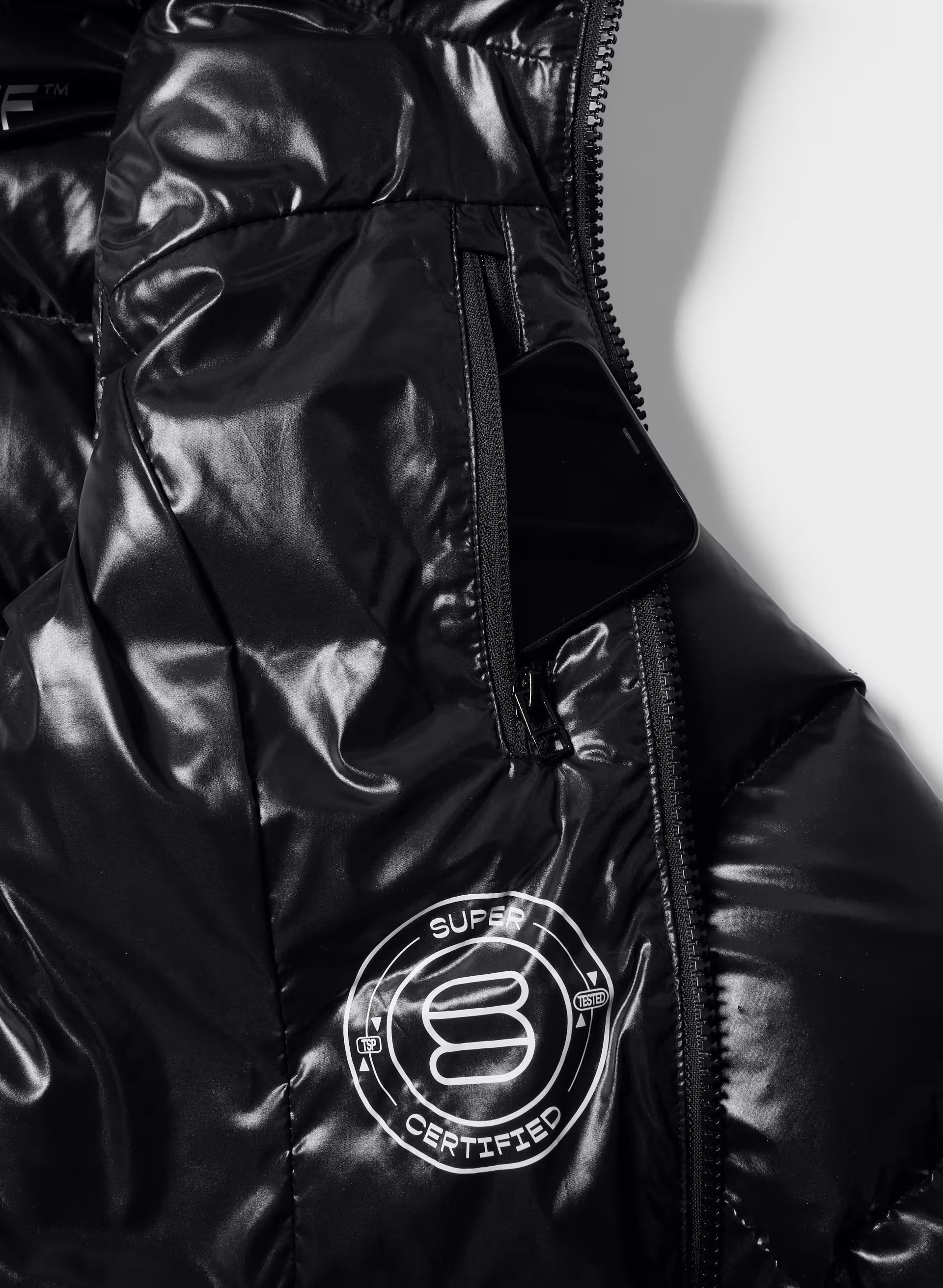 The SuperSnug Puff™ - Hi-Gloss - BLACK/BLACK