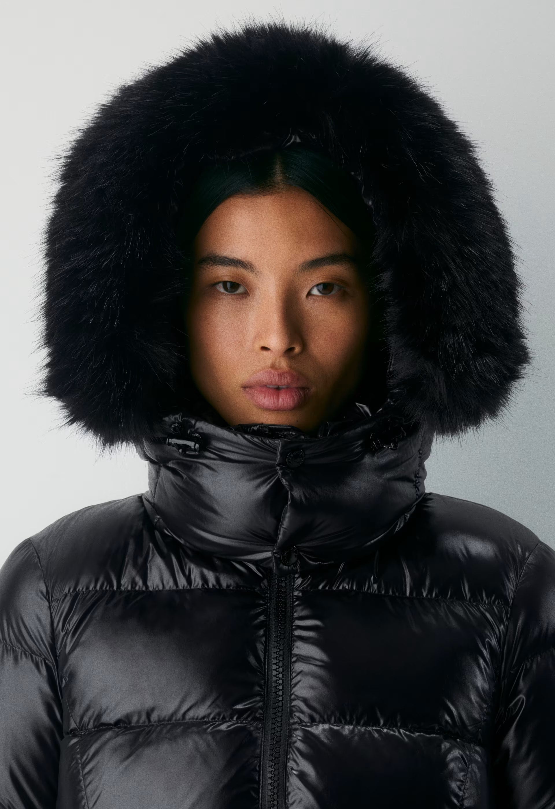 The SuperSnug Puff™ - Hi-Gloss - BLACK/BLACK