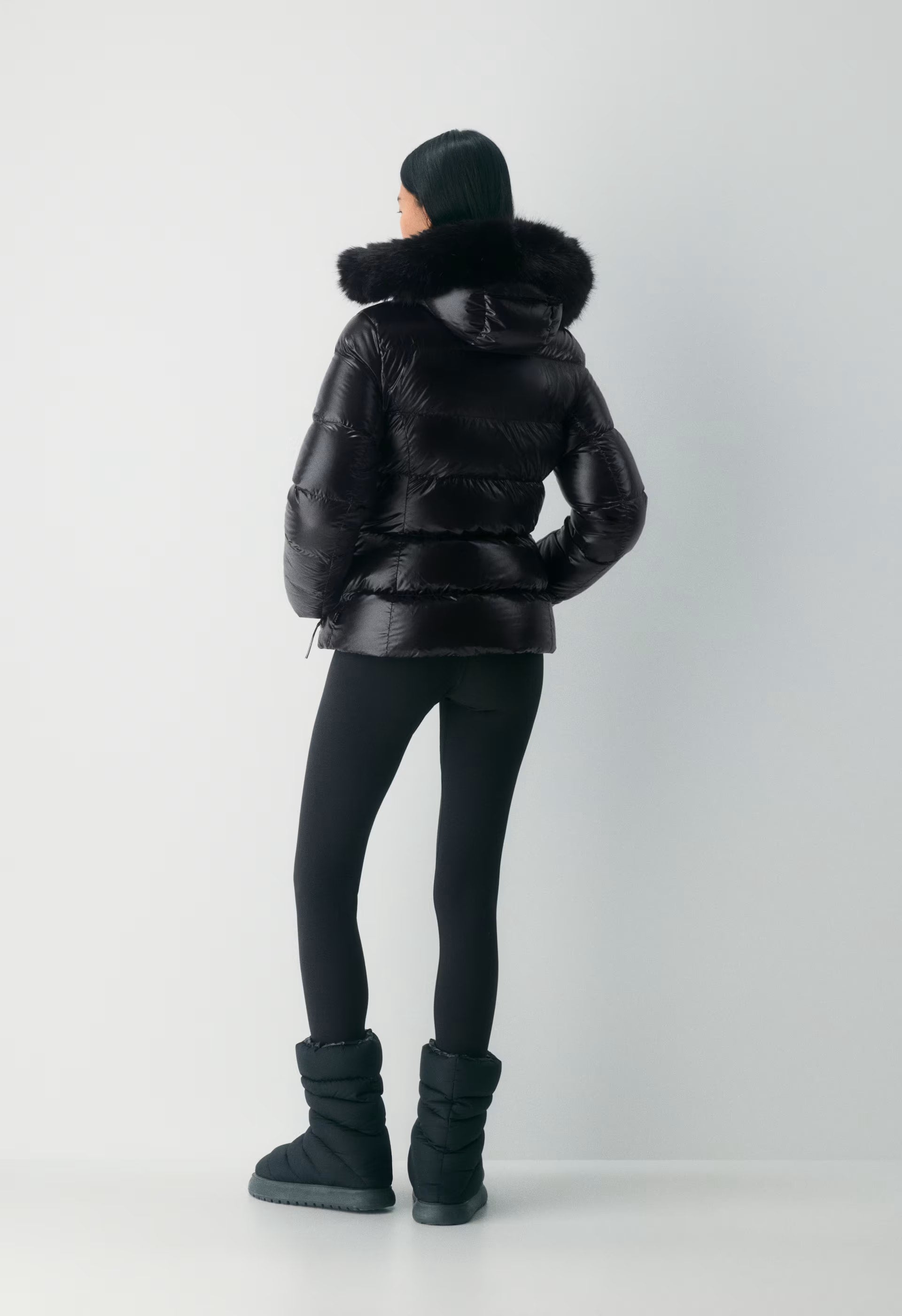 The SuperSnug Puff™ - Hi-Gloss - BLACK/BLACK