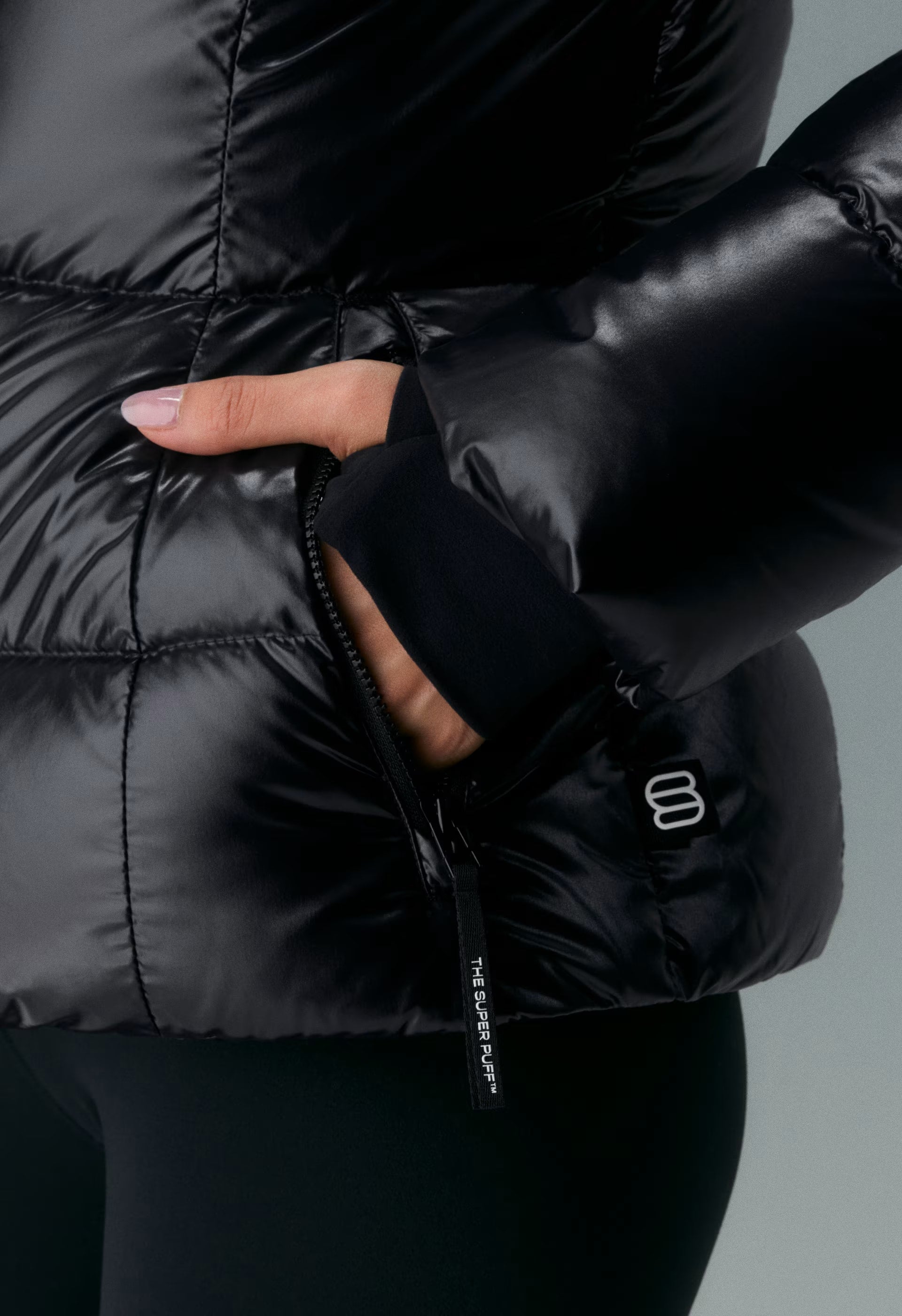 The SuperSnug Puff™ - Hi-Gloss - BLACK/BLACK