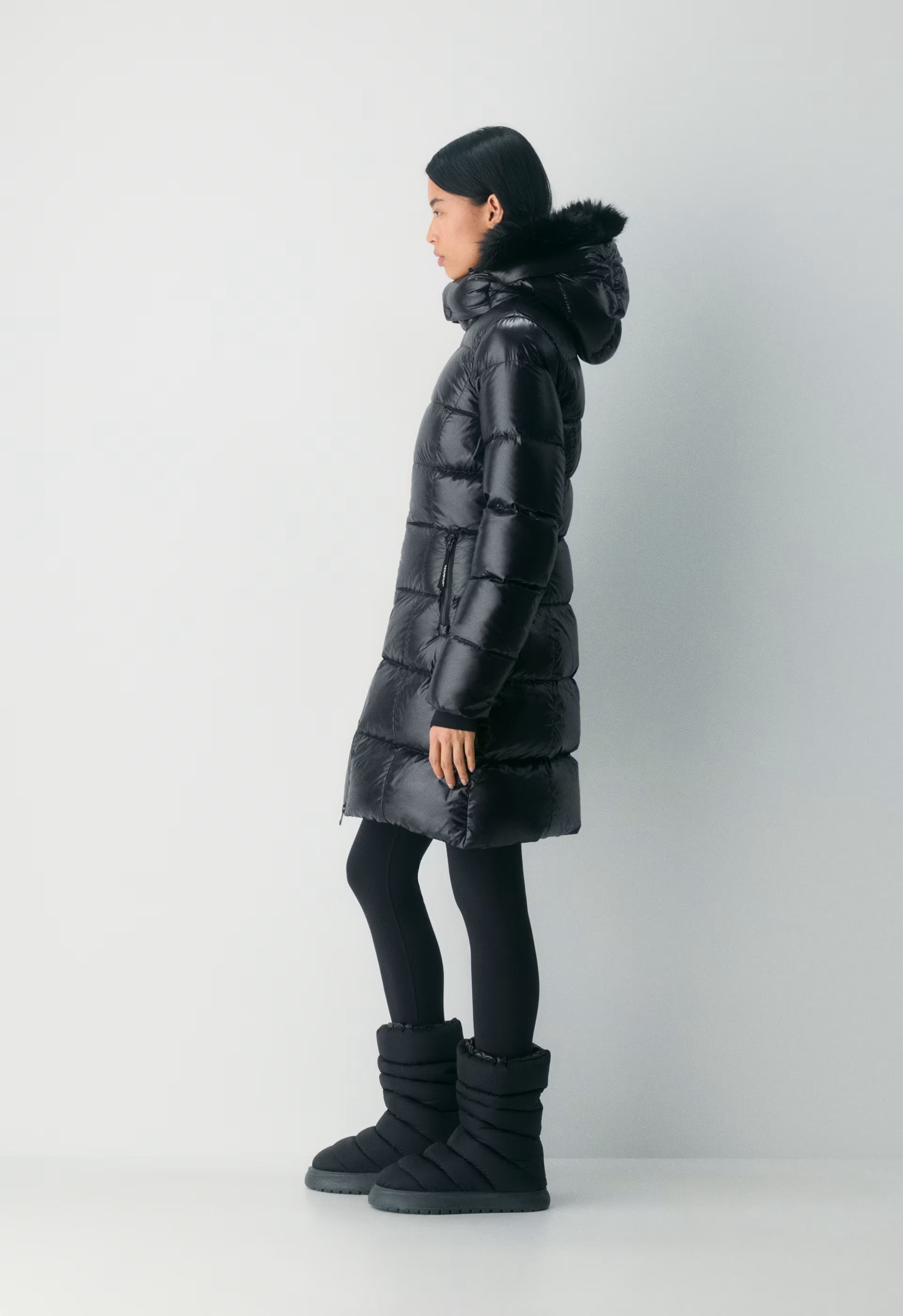 The SuperSnug Puff™ Mid - Hi-Gloss - BLACK/BLACK