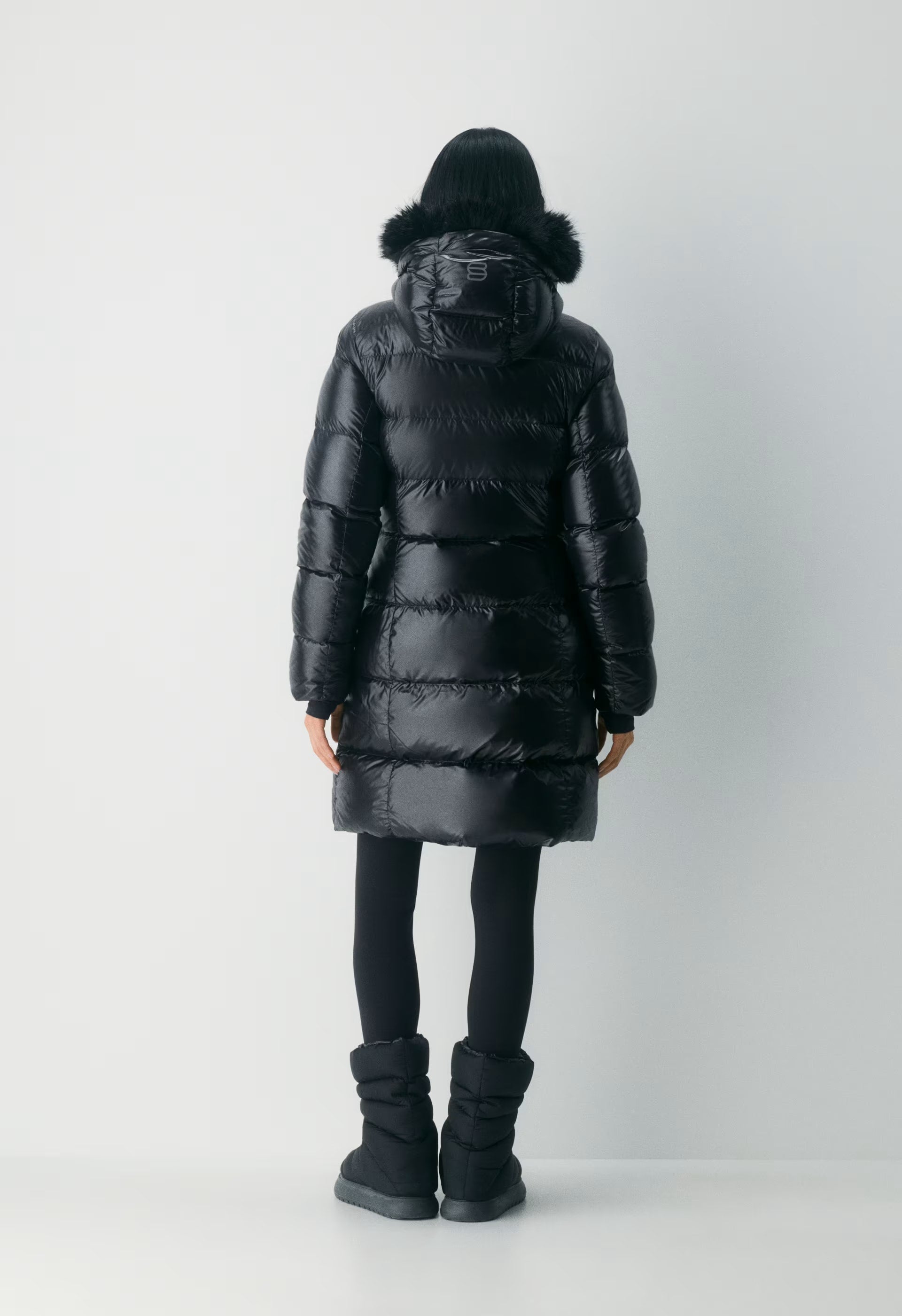 The SuperSnug Puff™ Mid - Hi-Gloss - BLACK/BLACK