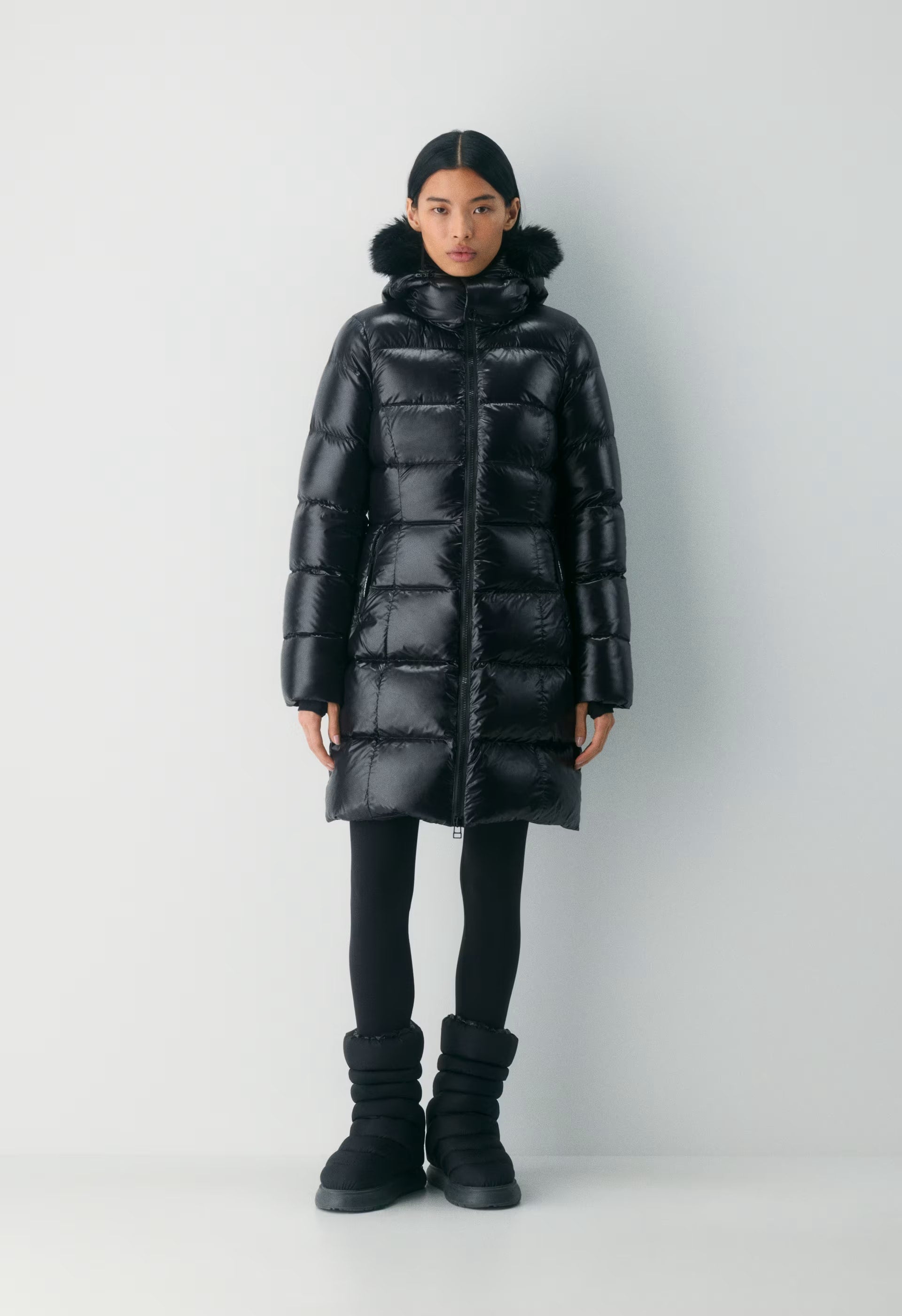 The SuperSnug Puff™ Mid - Hi-Gloss - BLACK/BLACK