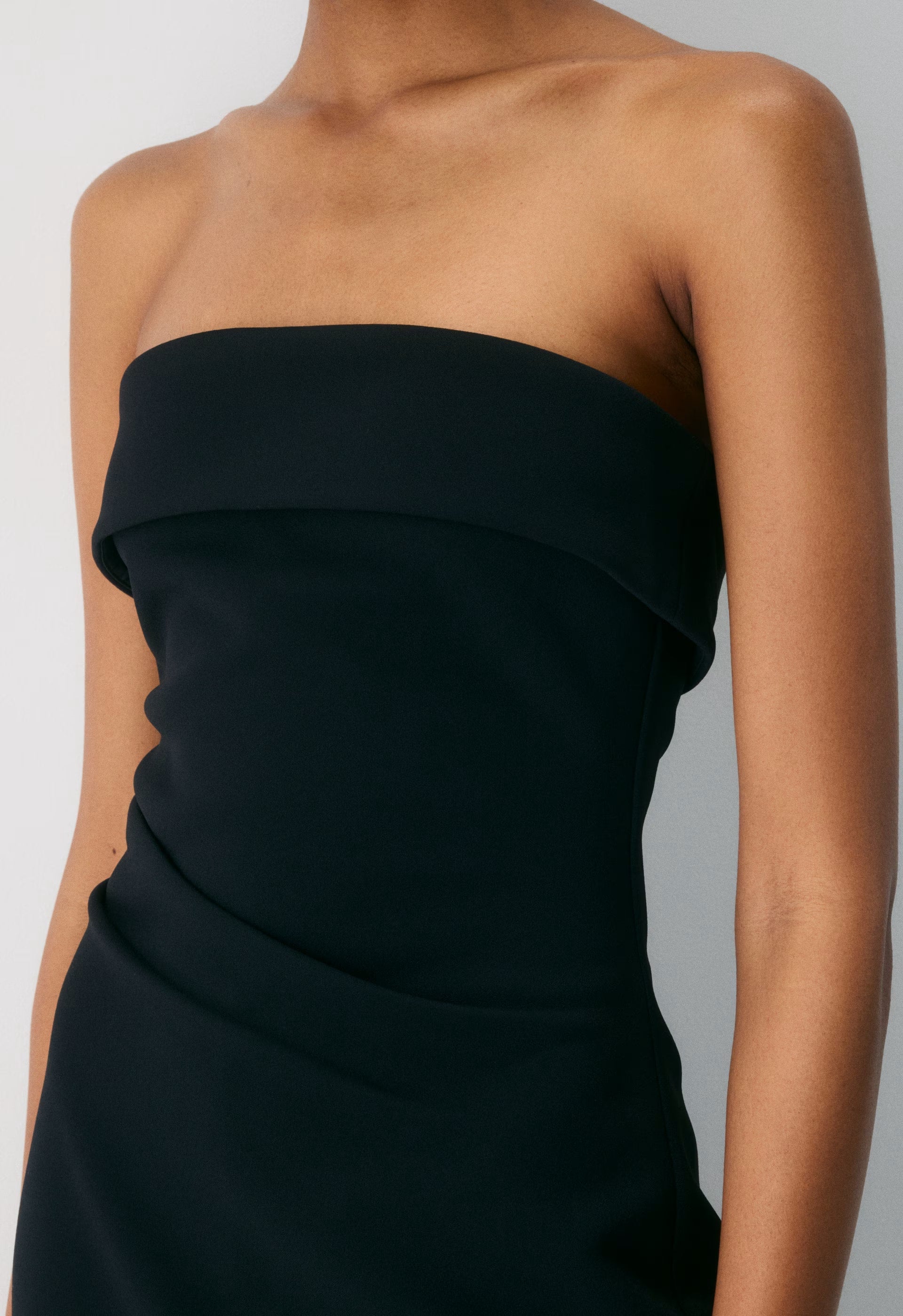 FigureKnit™ Eyecatcher Dress - BLACK