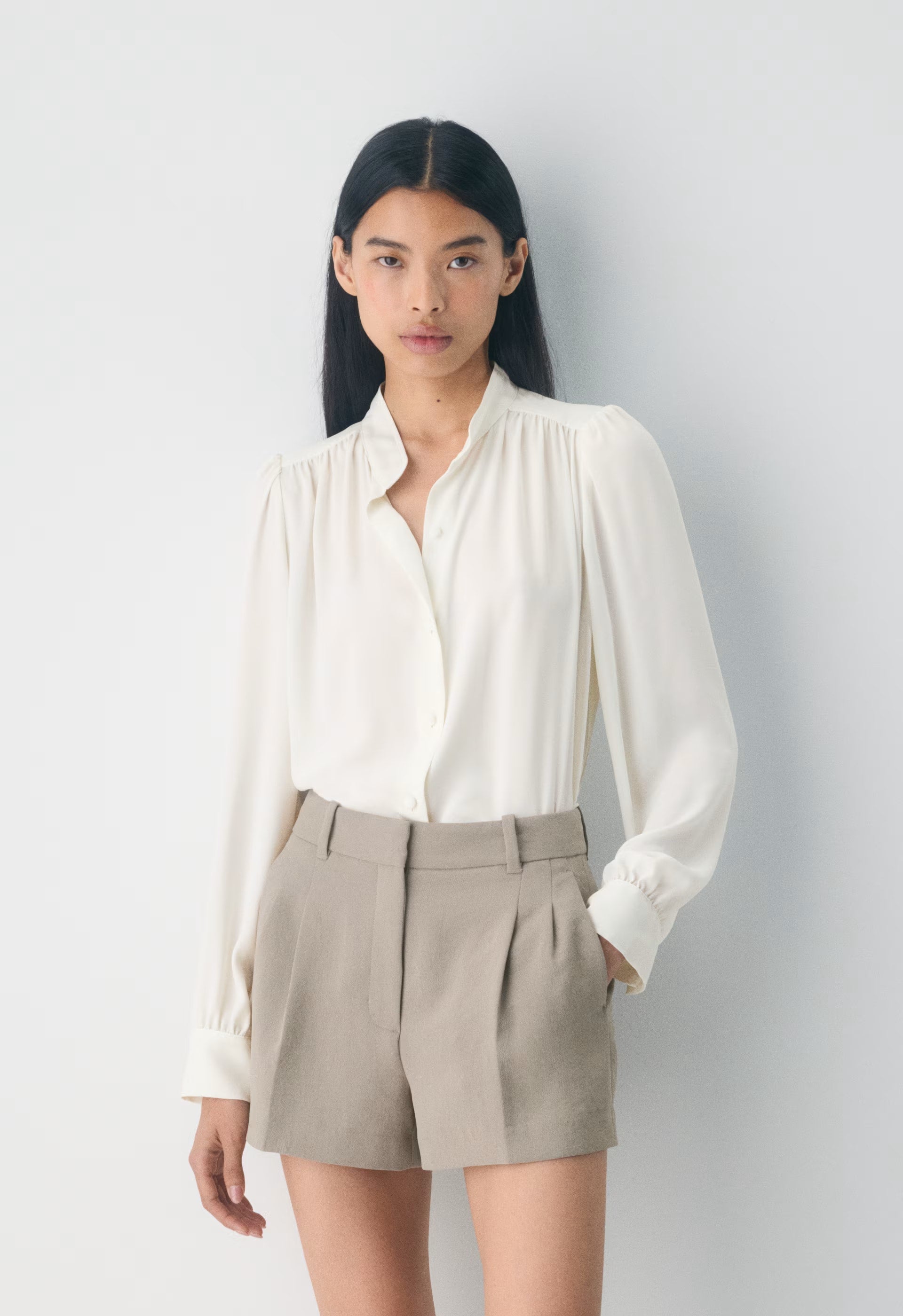 The Effortless Short™ Mini - Crepette™ - NOMAD TAUPE