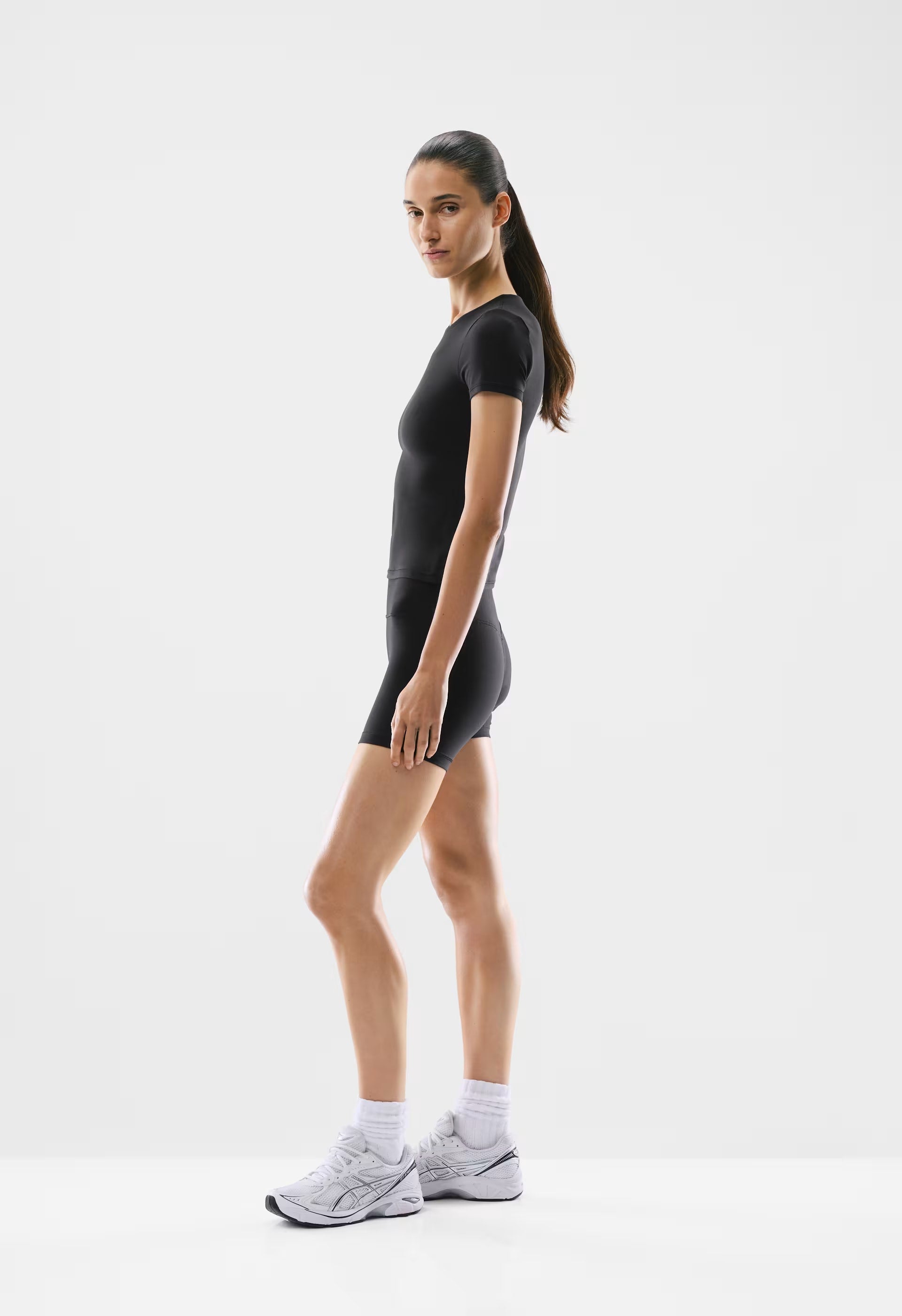 BUTTER Essential T-Shirt - BLACK