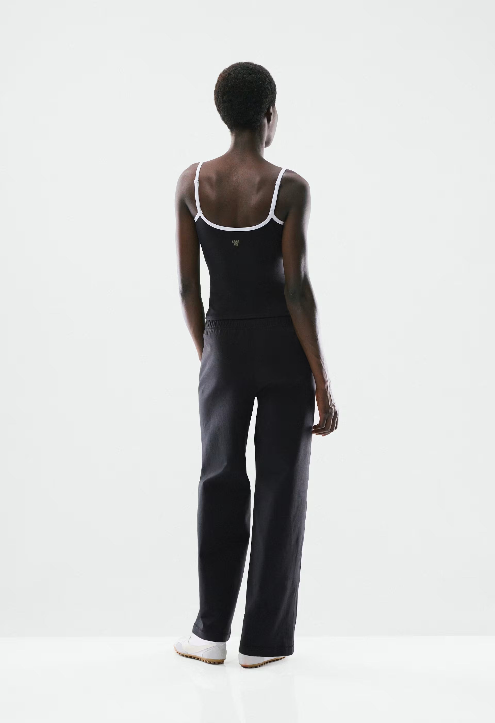 LIFE Essential Camisole - BLACK /BRIGHT WHT