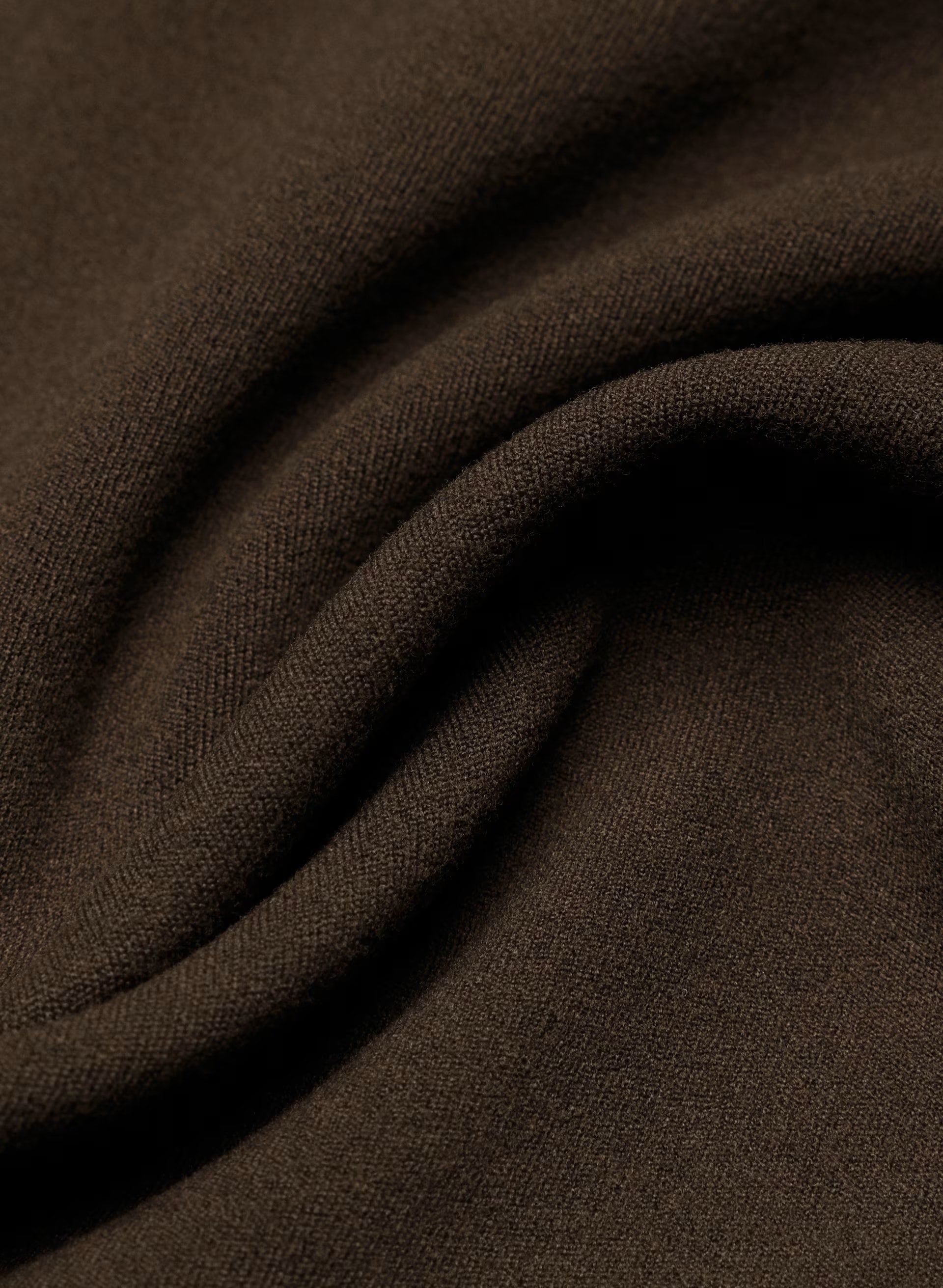 BUTTER Essential Longsleeve - CACAO NIB BROWN