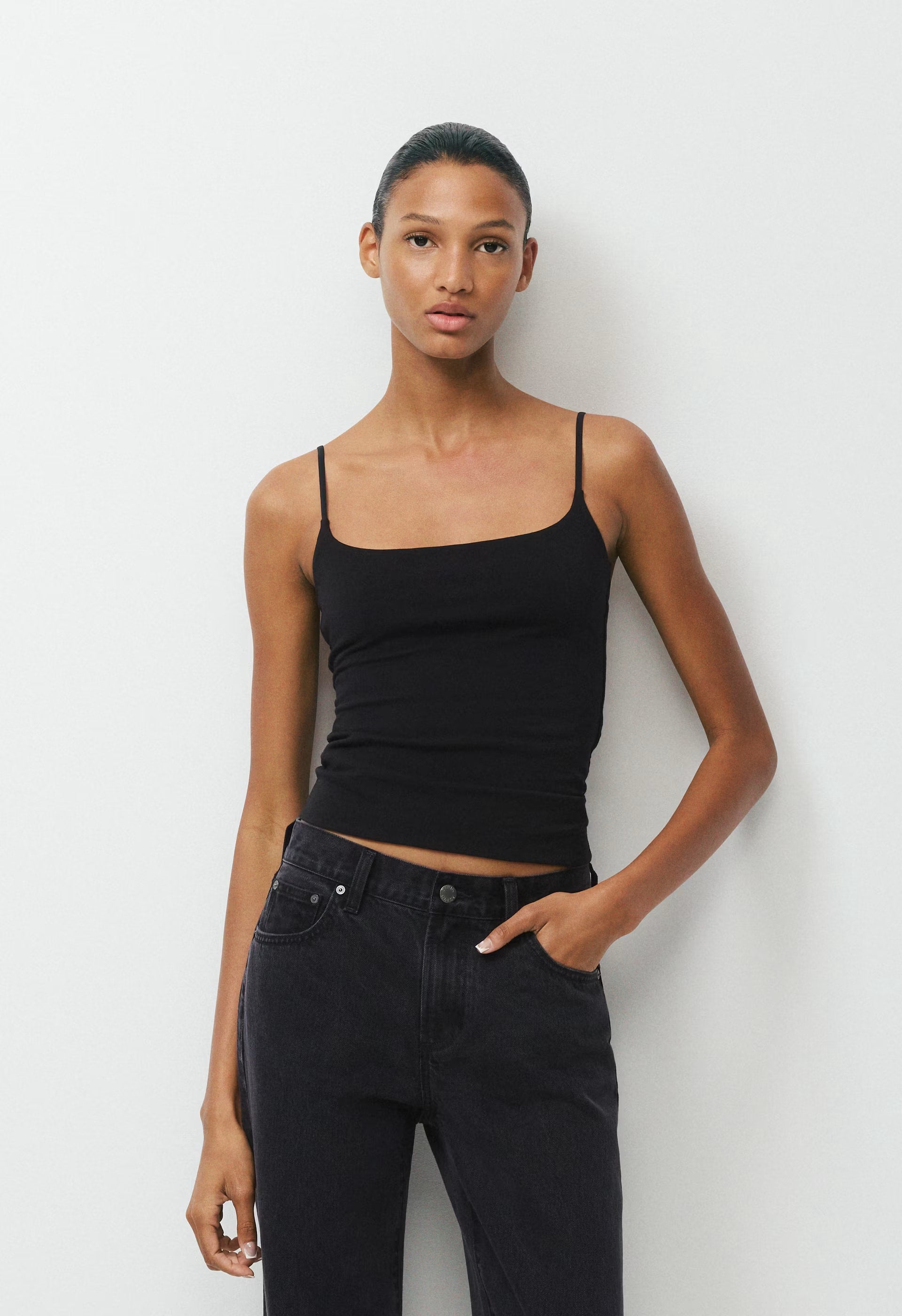 Casual Contour Presence Cami Tank - BLACK