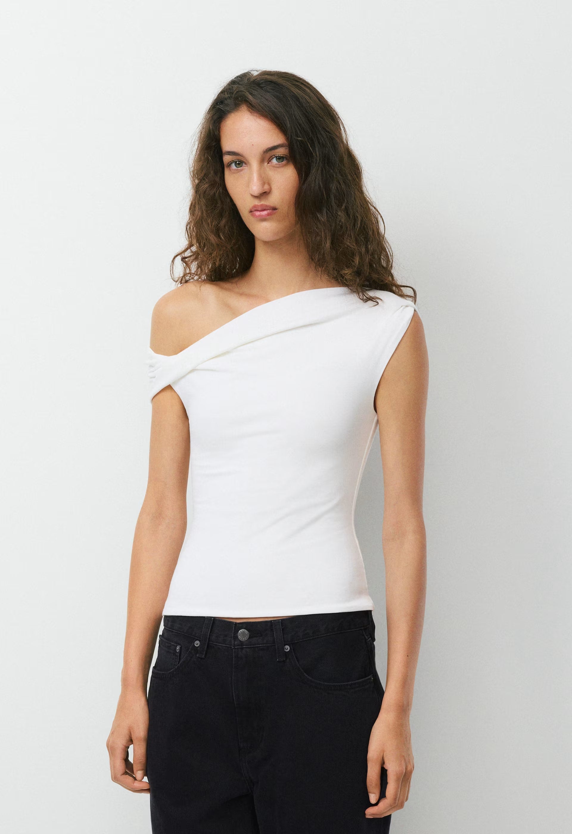 Casual Contour Ravish Top - WHITE