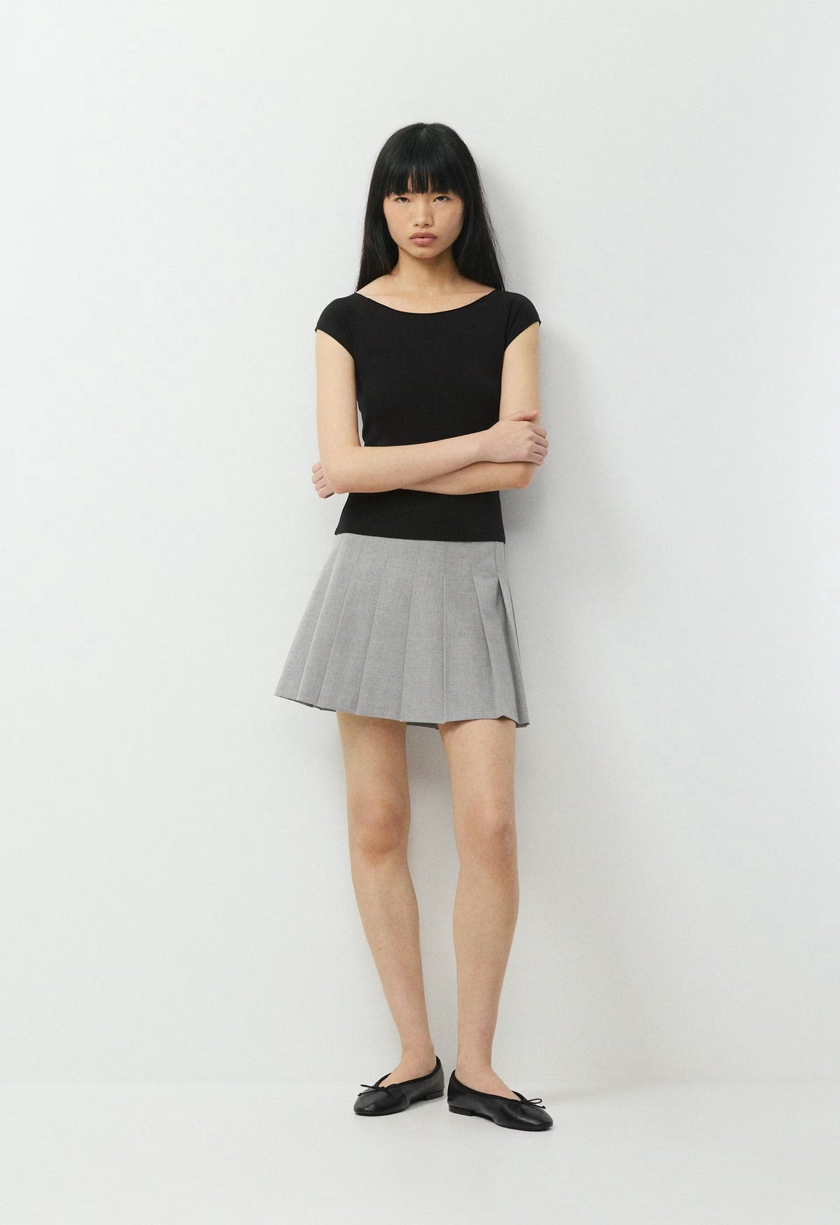 Chill Mira T-Shirt - BLACK