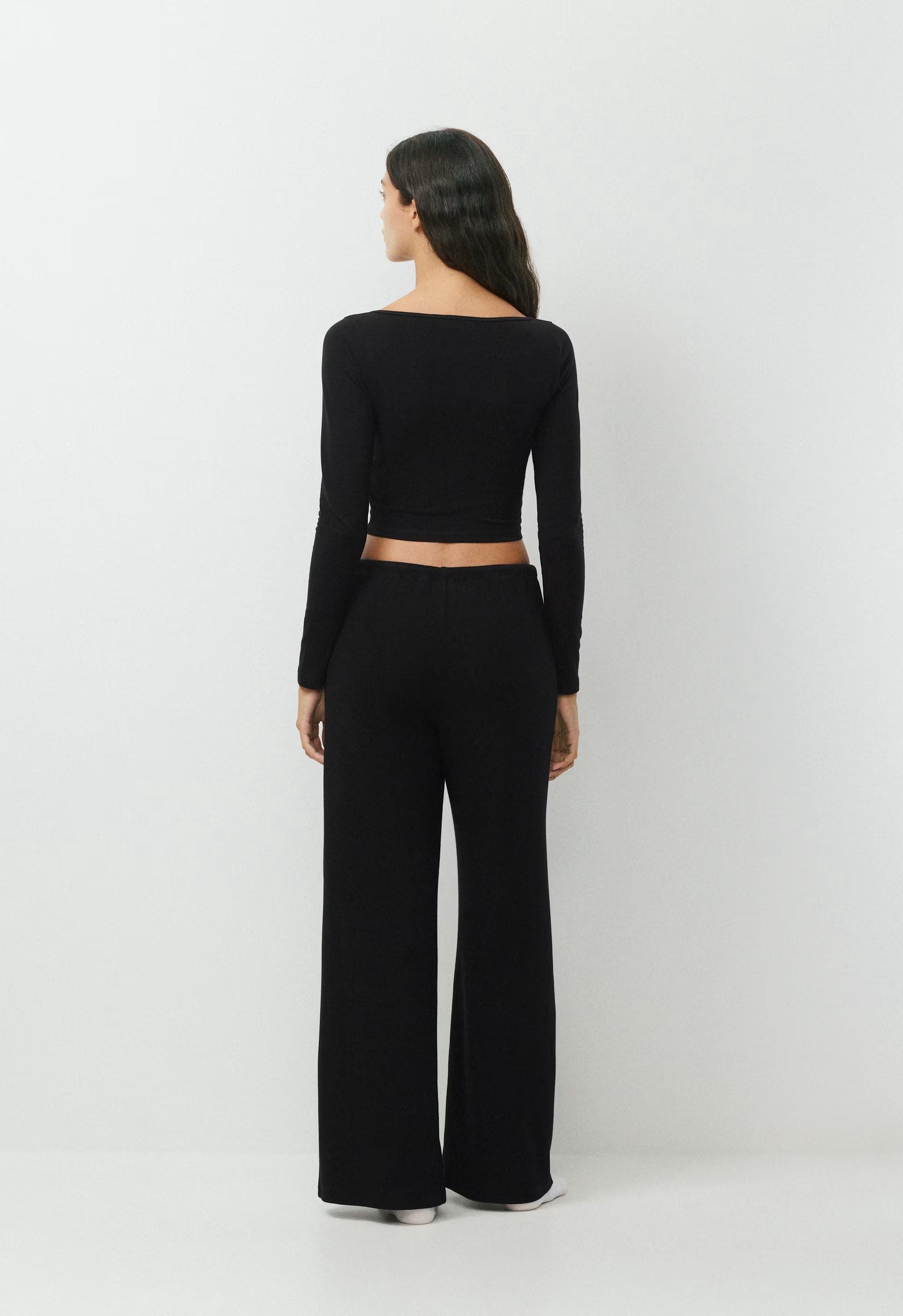 HomeStretch™ Smooth Adapt Wrap Longsleeve - BLACK