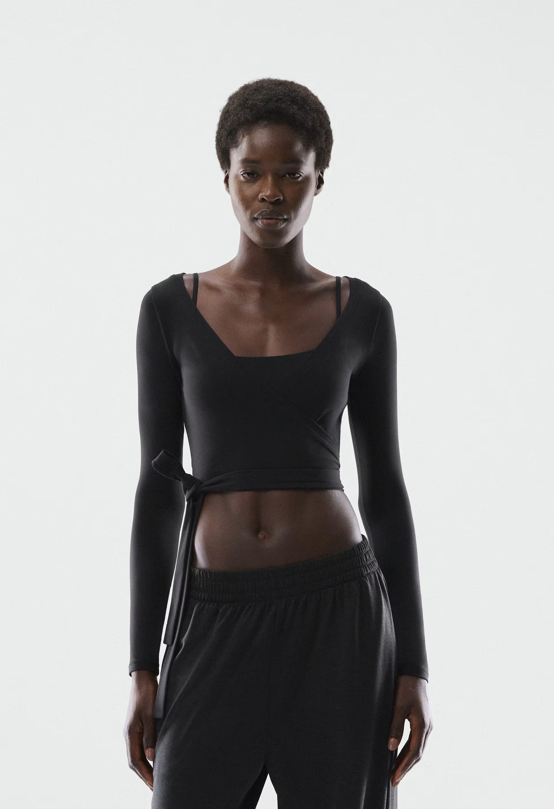 BUTTER Focal Wrap Longsleeve - BLACK