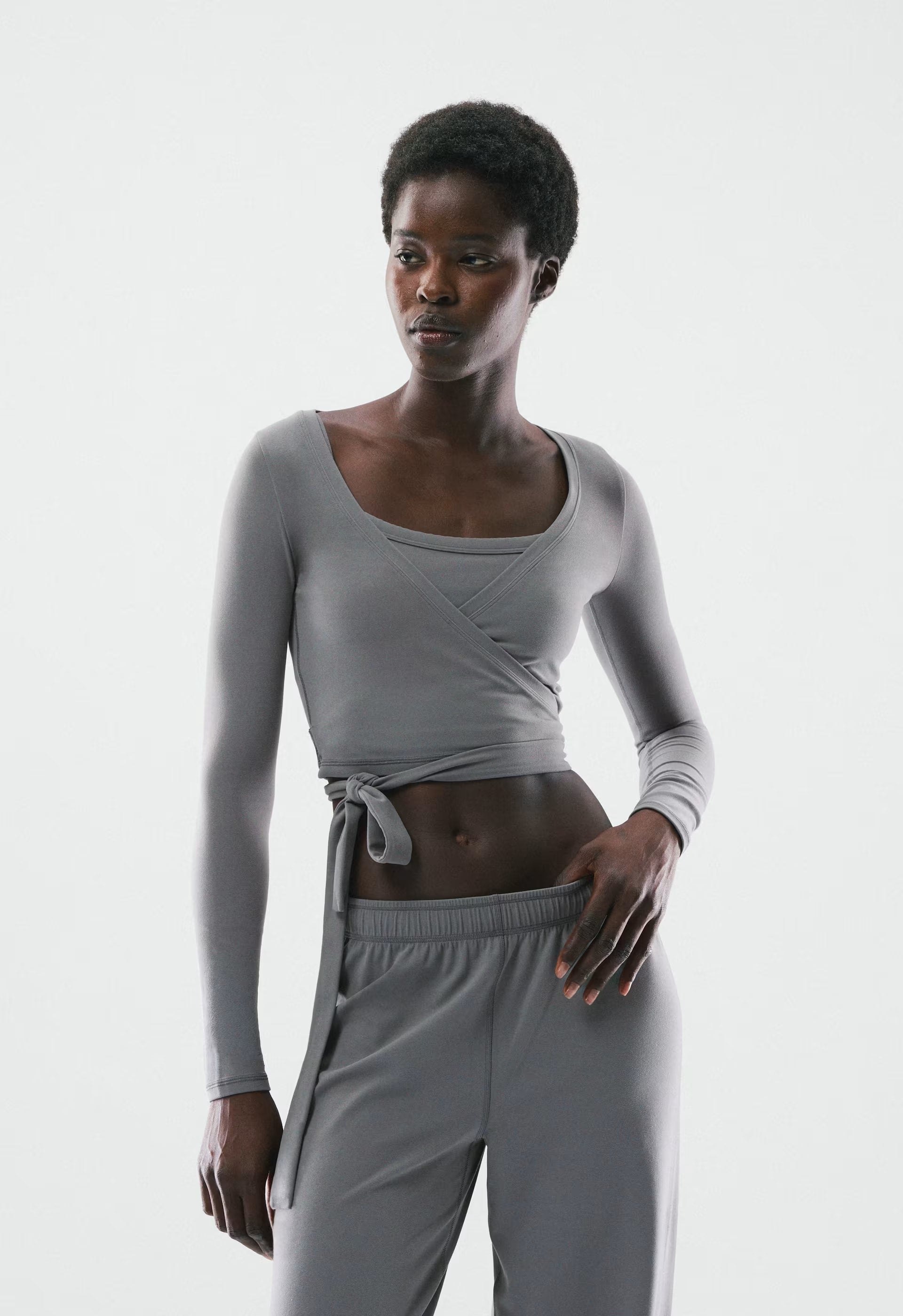 BUTTER Focal Wrap Longsleeve - DARK GREY