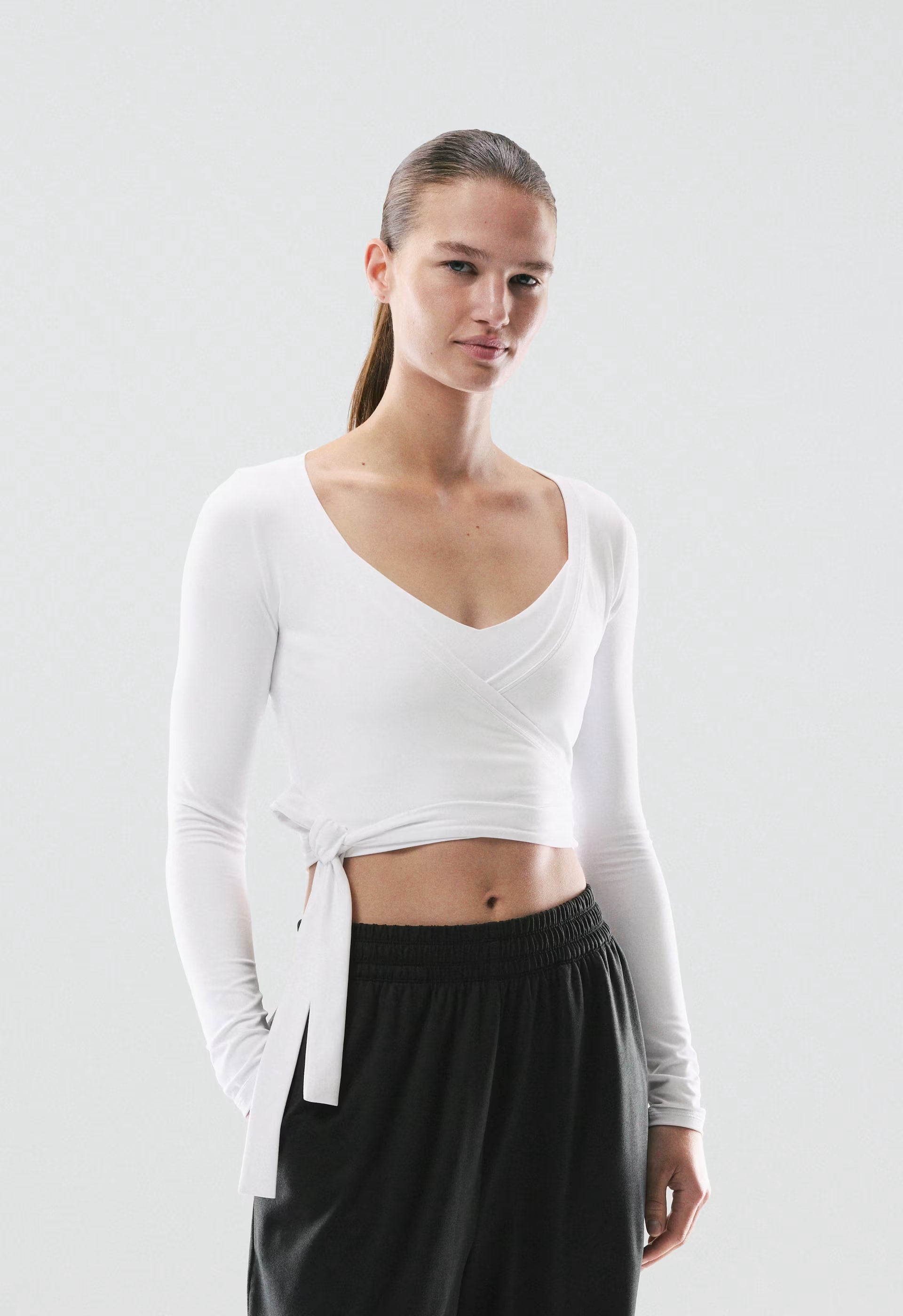 BUTTER Focal Wrap Longsleeve - BRIGHT WHITE