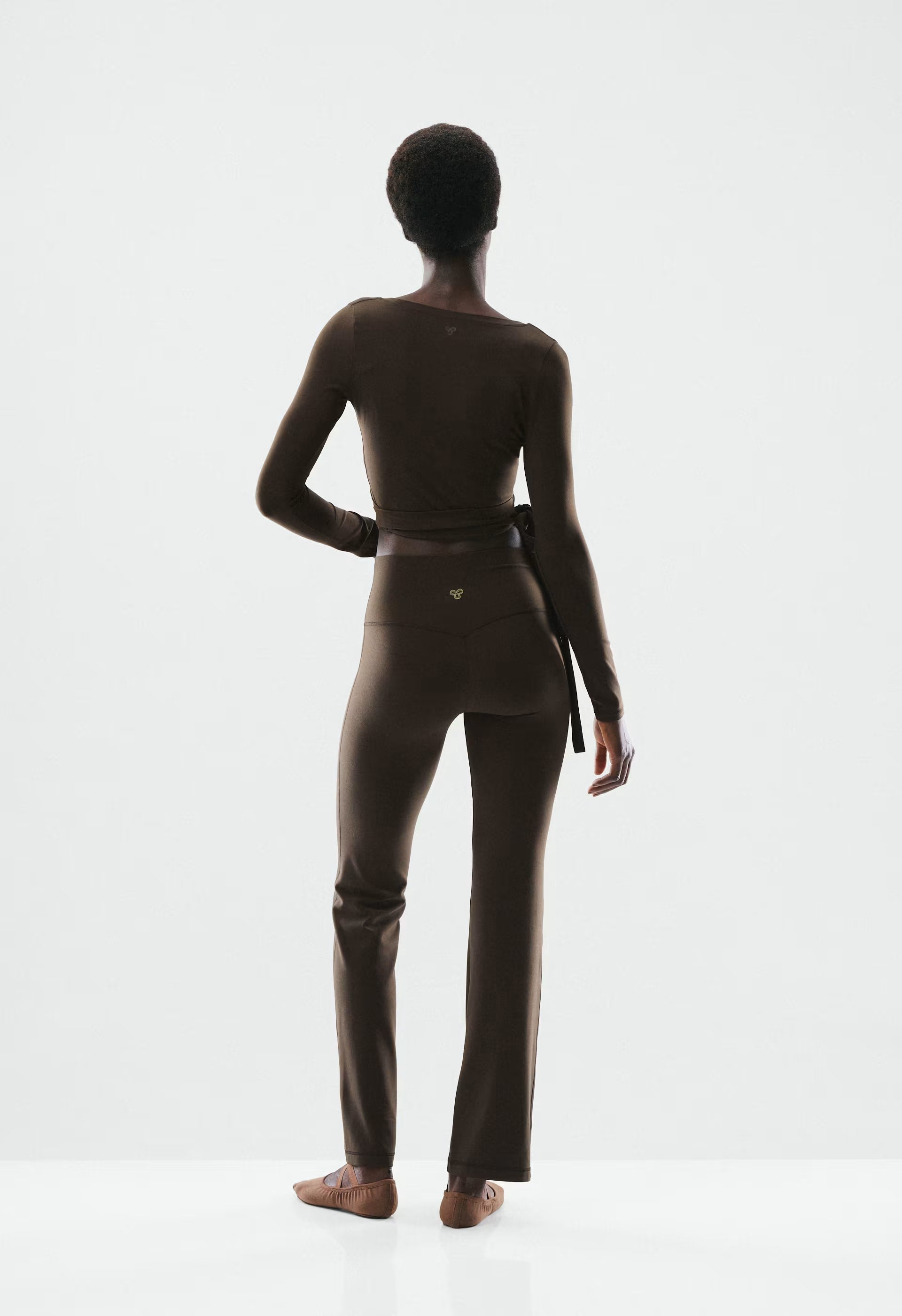 BUTTER Focal Wrap Longsleeve - CACAO NIB BROWN