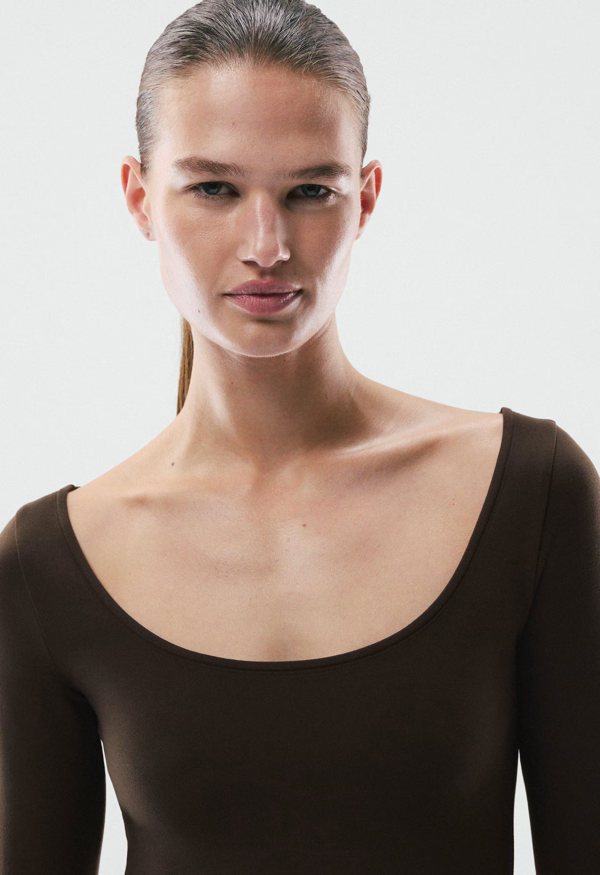 BUTTER Essential 3/4 Sleeve T-Shirt - CACAO NIB BROWN