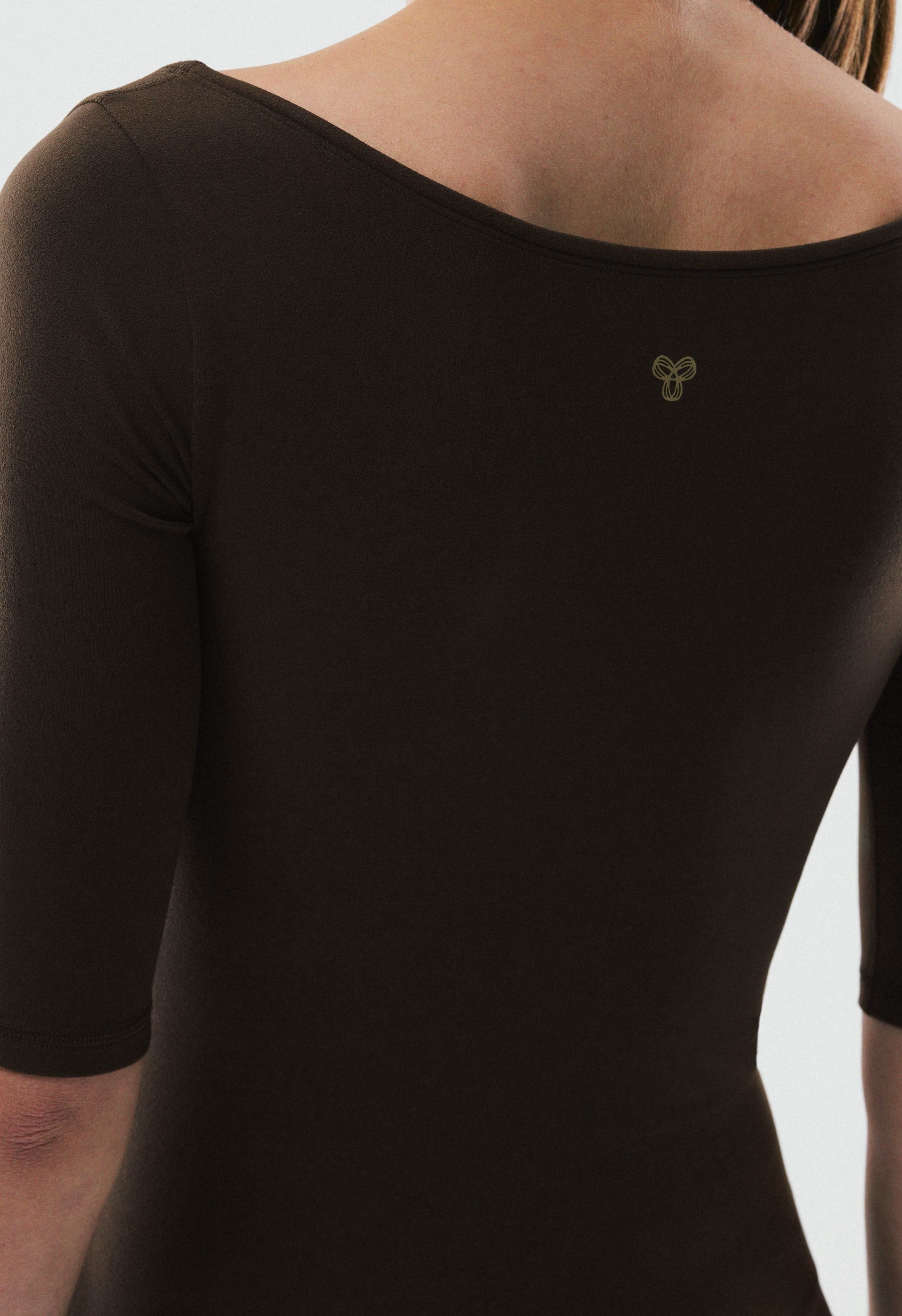 BUTTER Essential 3/4 Sleeve T-Shirt - CACAO NIB BROWN
