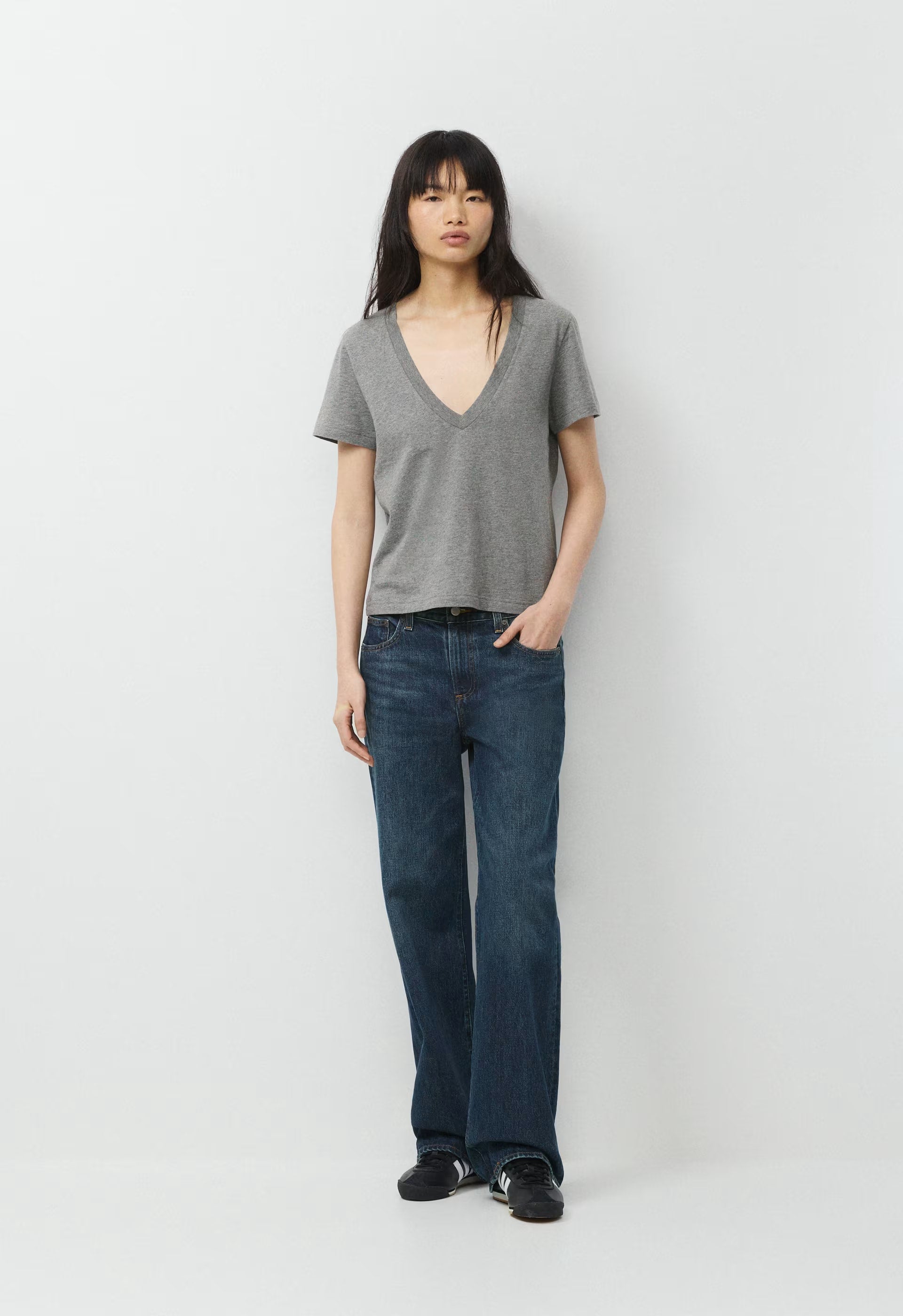 Soft Feels™ Booth T-Shirt - HEATHER DARK GREY