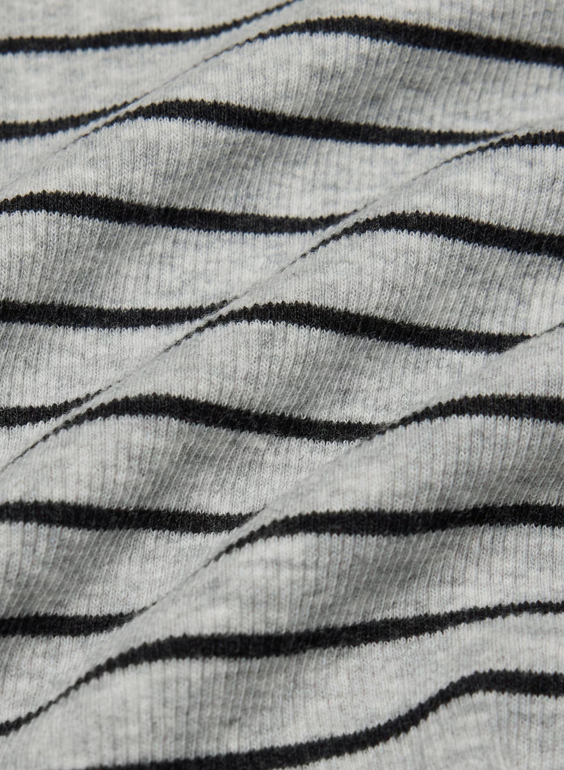 HomeStretch™ Rib Tune T-Shirt - HCHROME/HBLCK