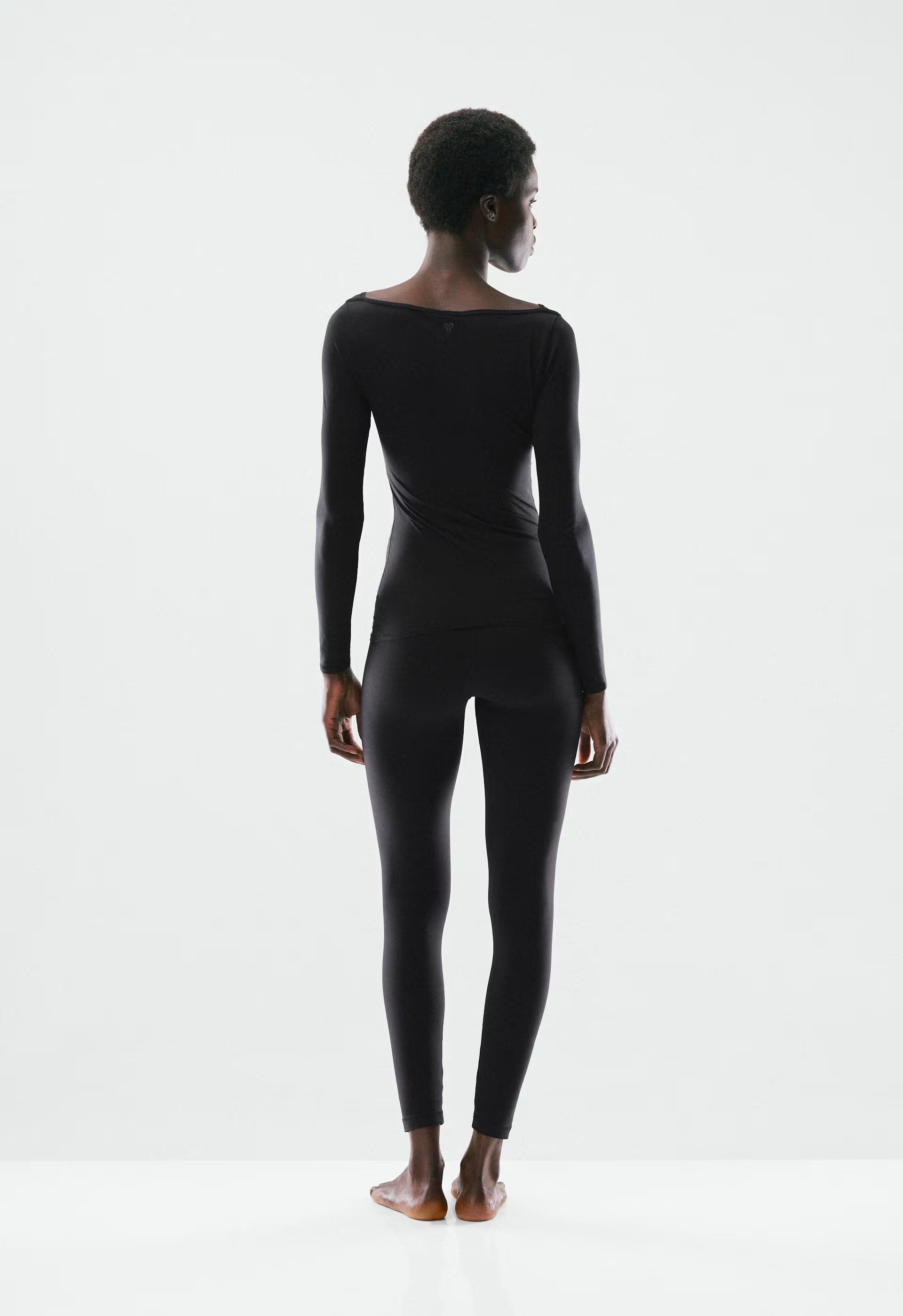 AirBUTTER™ Poise Longsleeve - BLACK