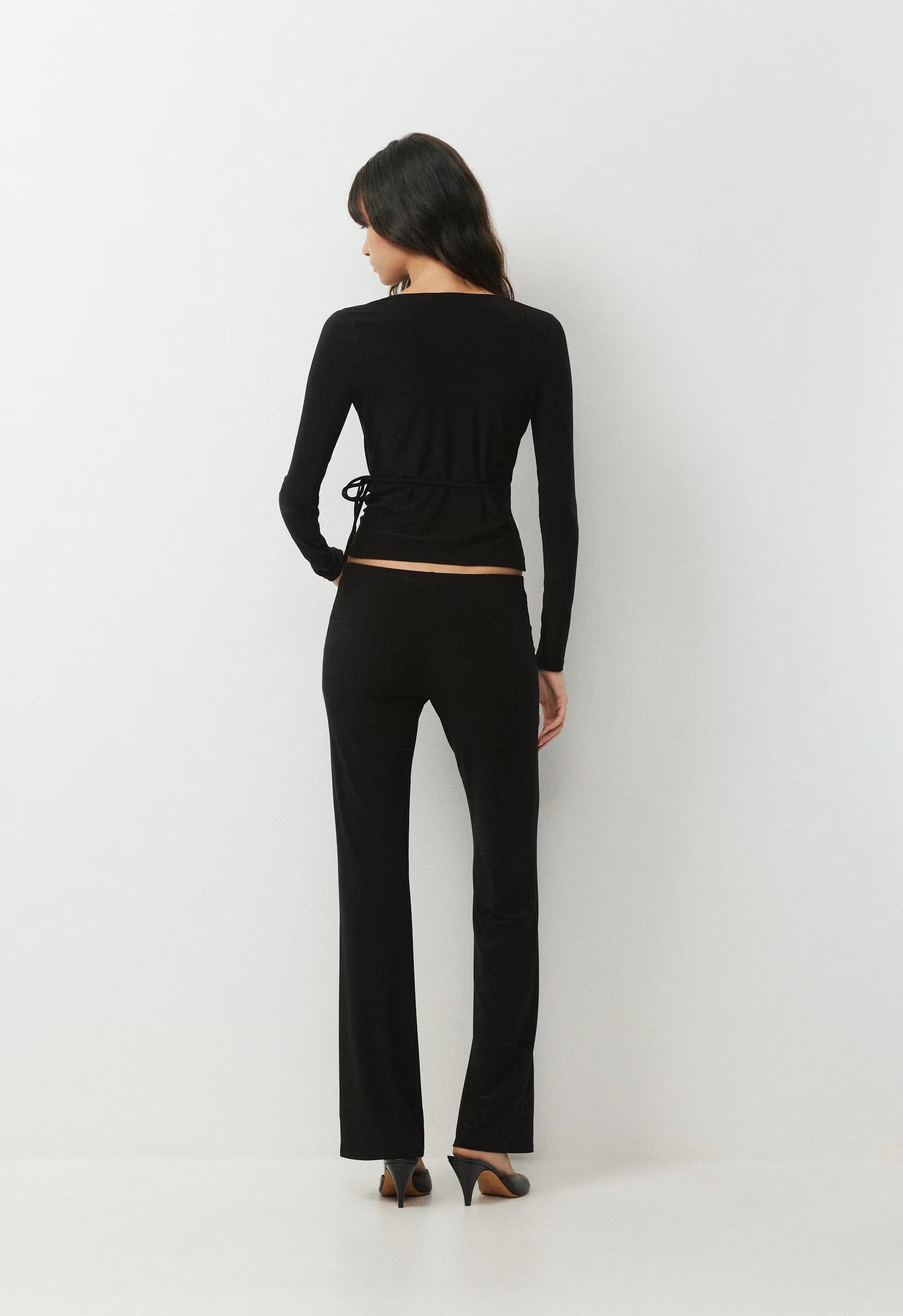 Smooth Matter™ Island Wrap Longsleeve - BLACK