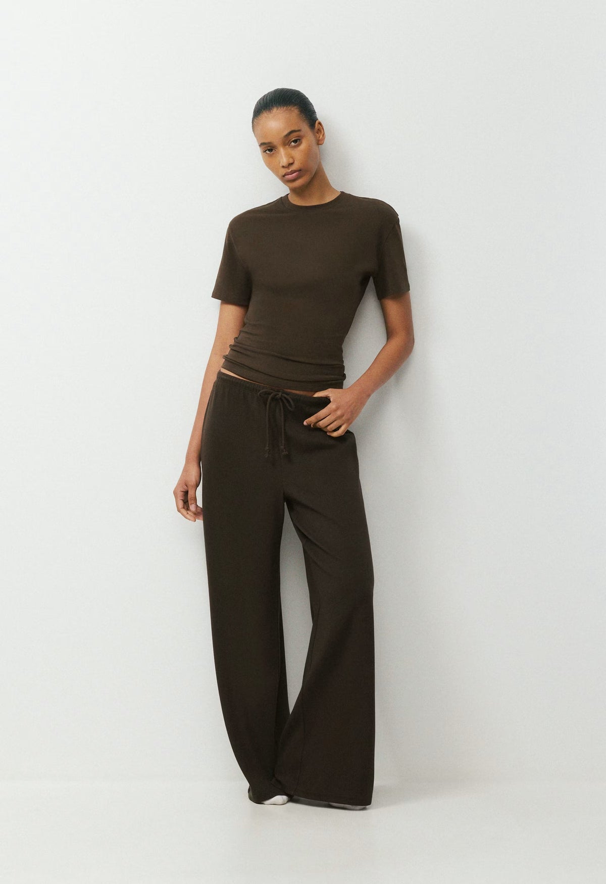 HomeStretch™ Smooth Sequence T-Shirt - CACAO NIB BROWN