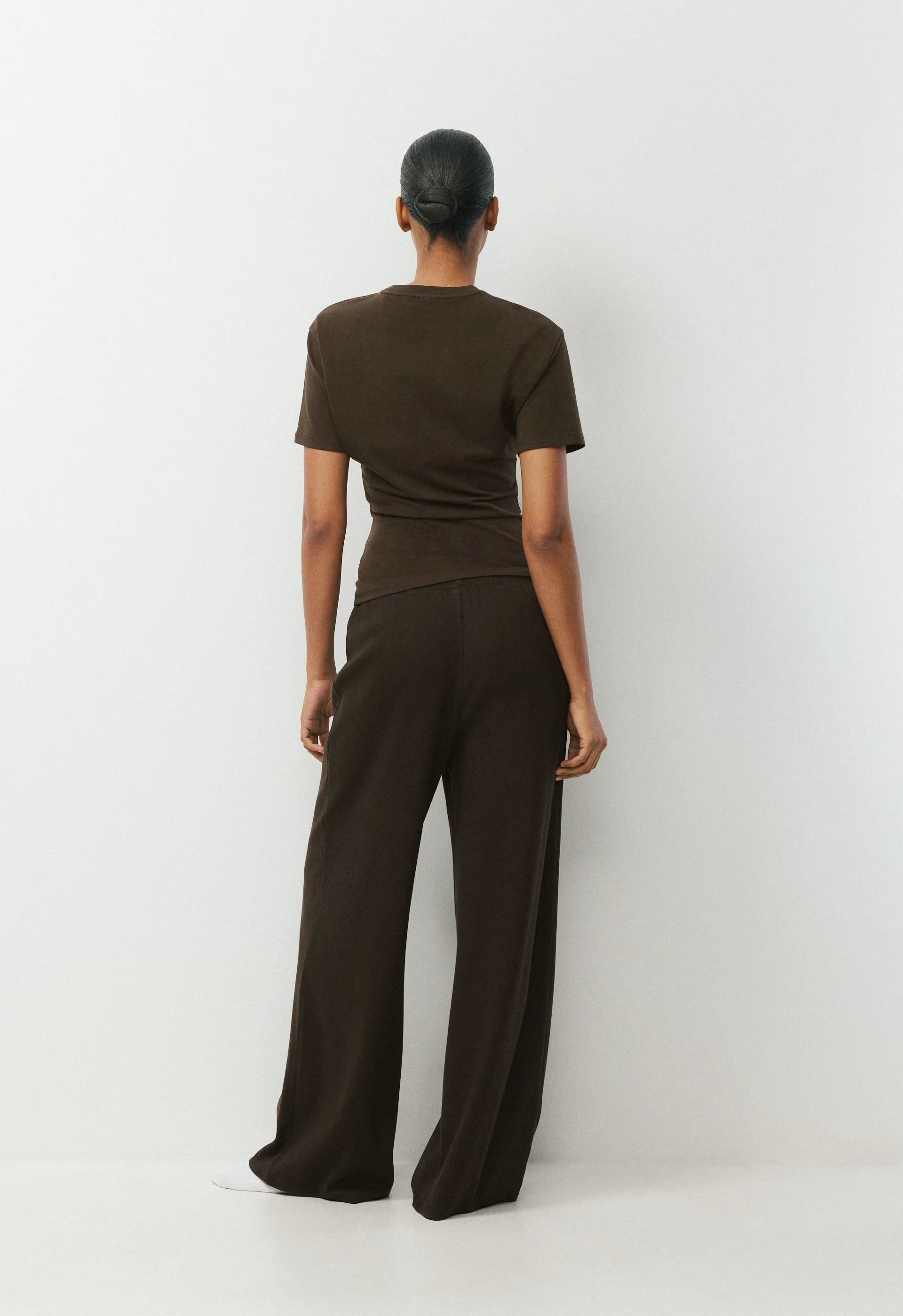 HomeStretch™ Smooth Sequence T-Shirt - CACAO NIB BROWN