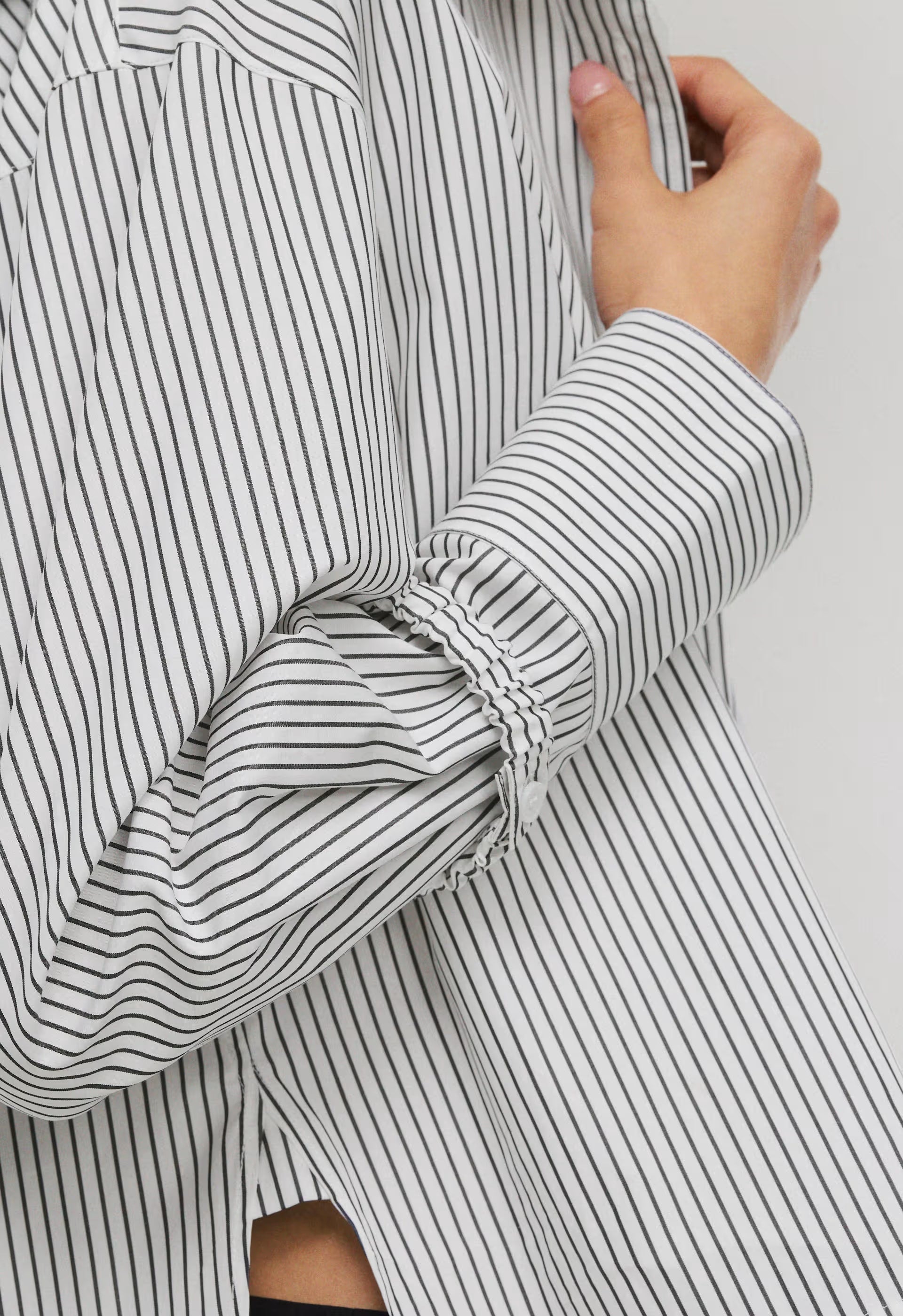 Converge Poplin Shirt - BT WHITE/ADML NAVY