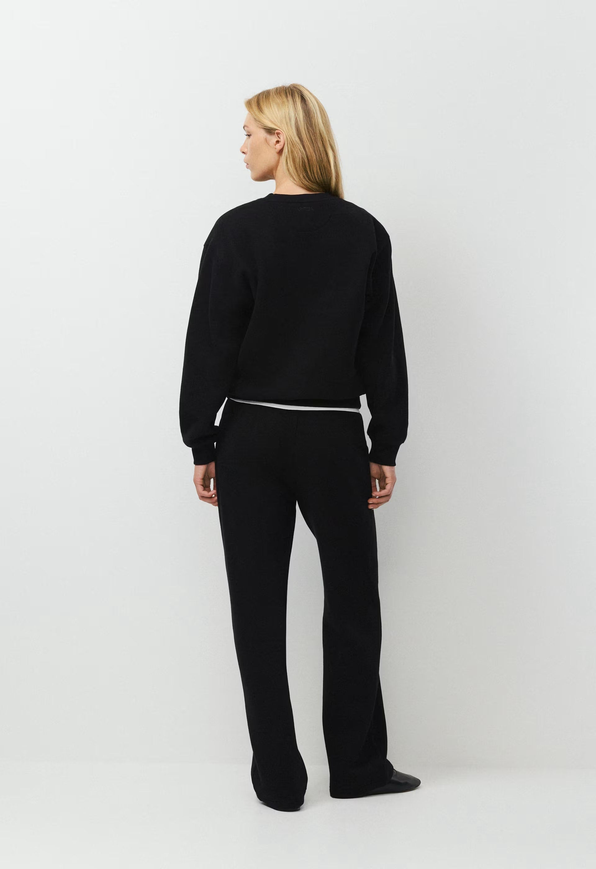 Cozy Sweatfleece Perfect Crew Sweatshirt - BLACK
