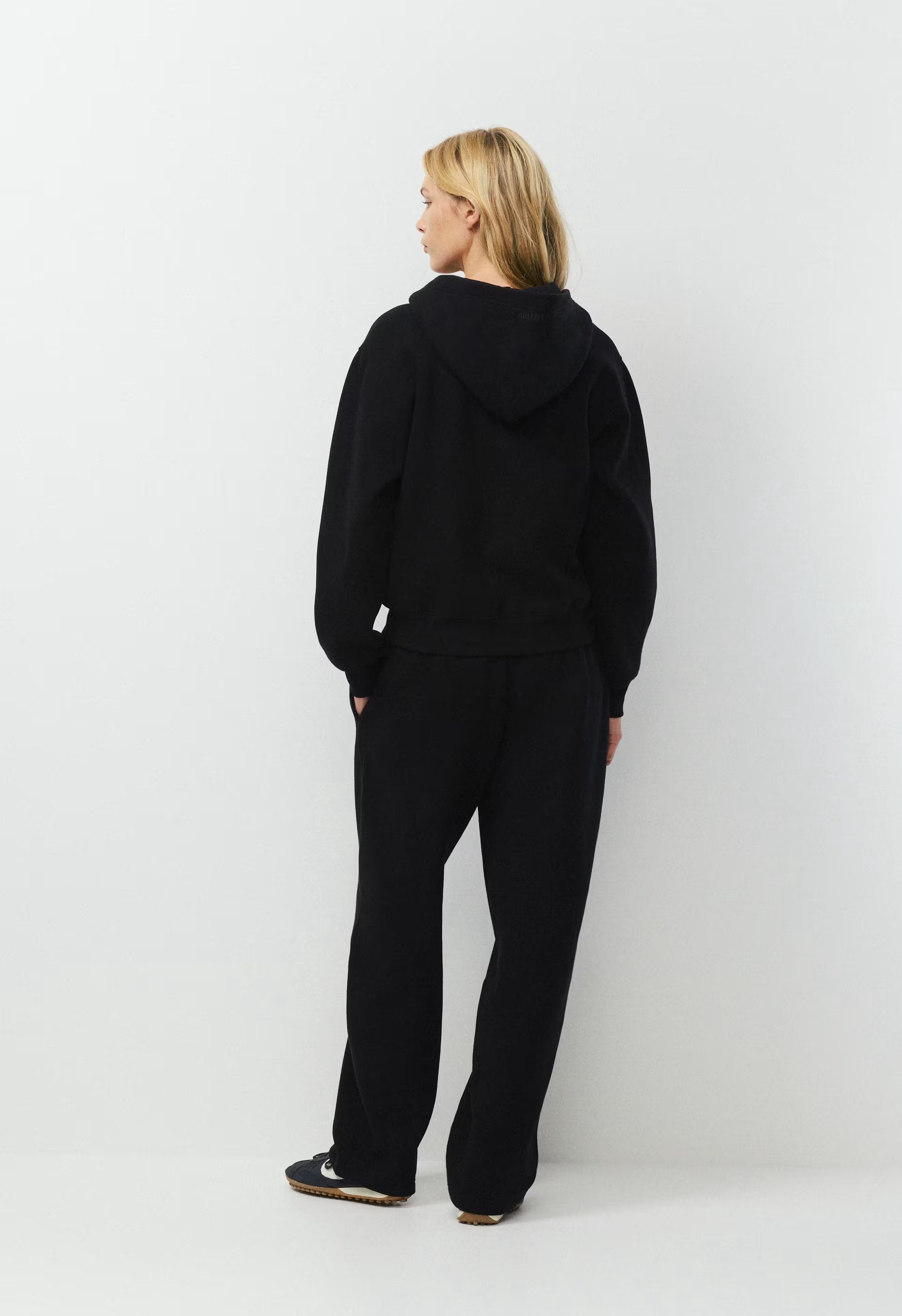 Cozy Sweatfleece Perfect Zip Hoodie - BLACK