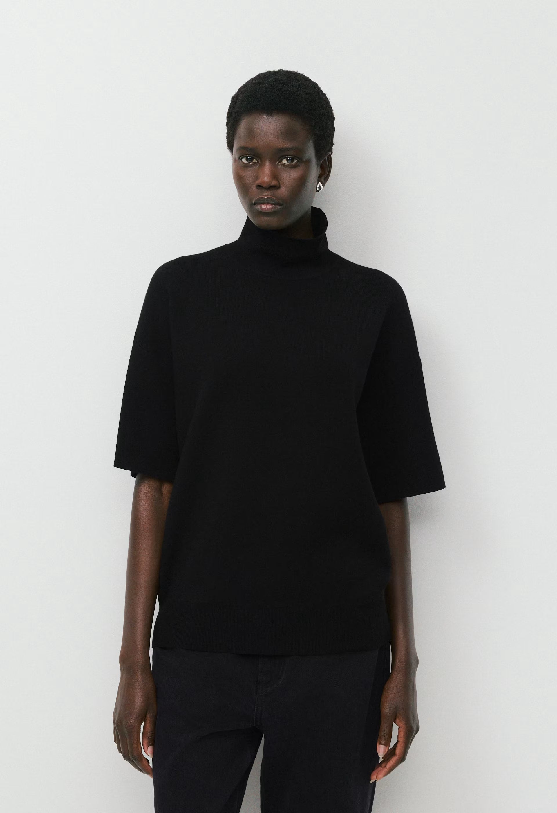 Advice Turtleneck - Wonder Yarn - BLACK