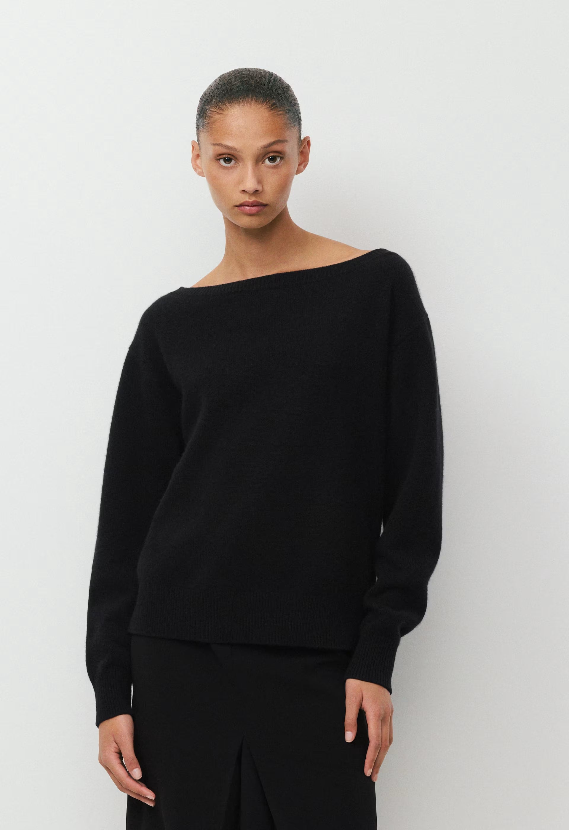 Essential Cashmere Nuance Sweater - BLACK