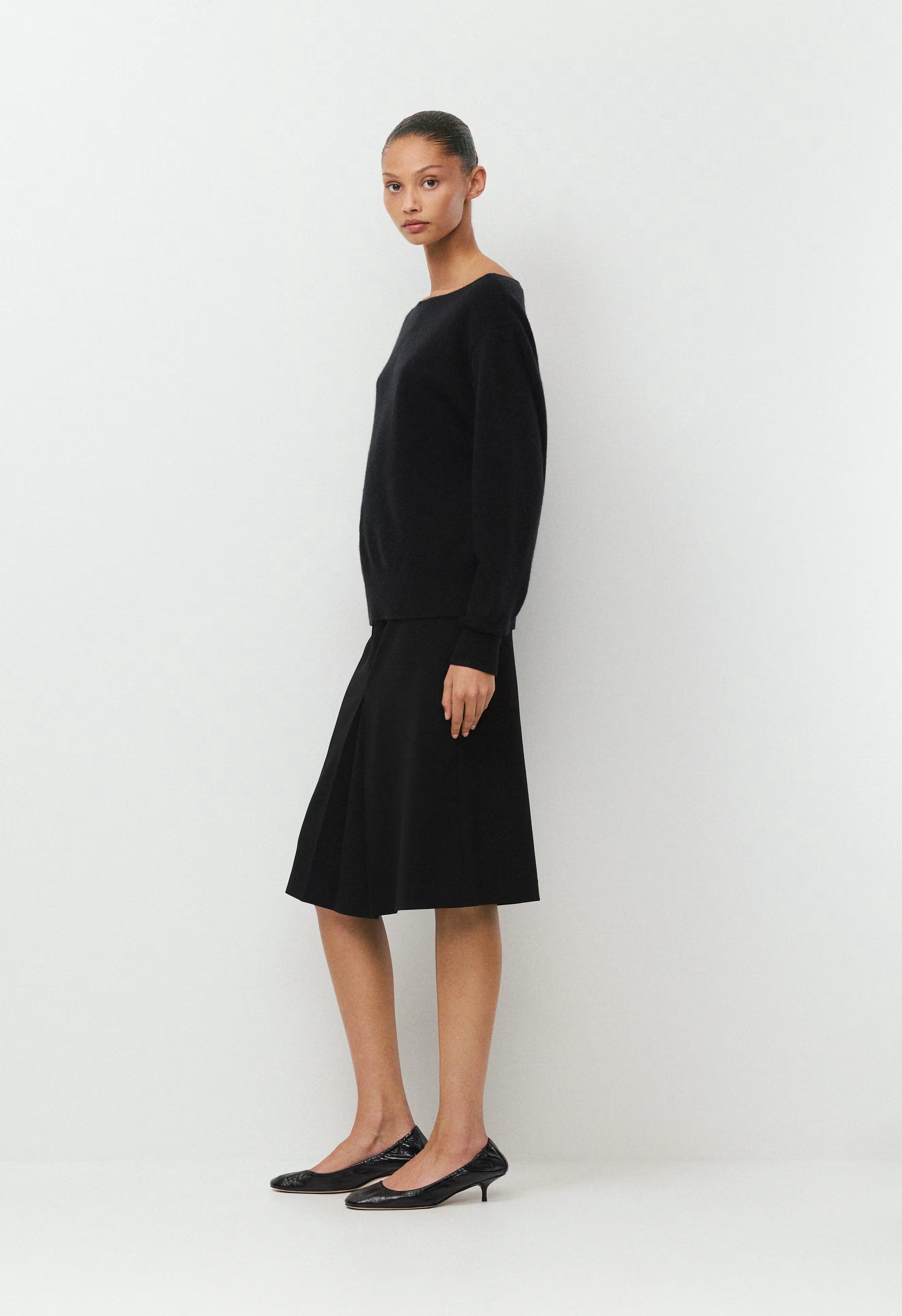 Essential Cashmere Nuance Sweater - BLACK